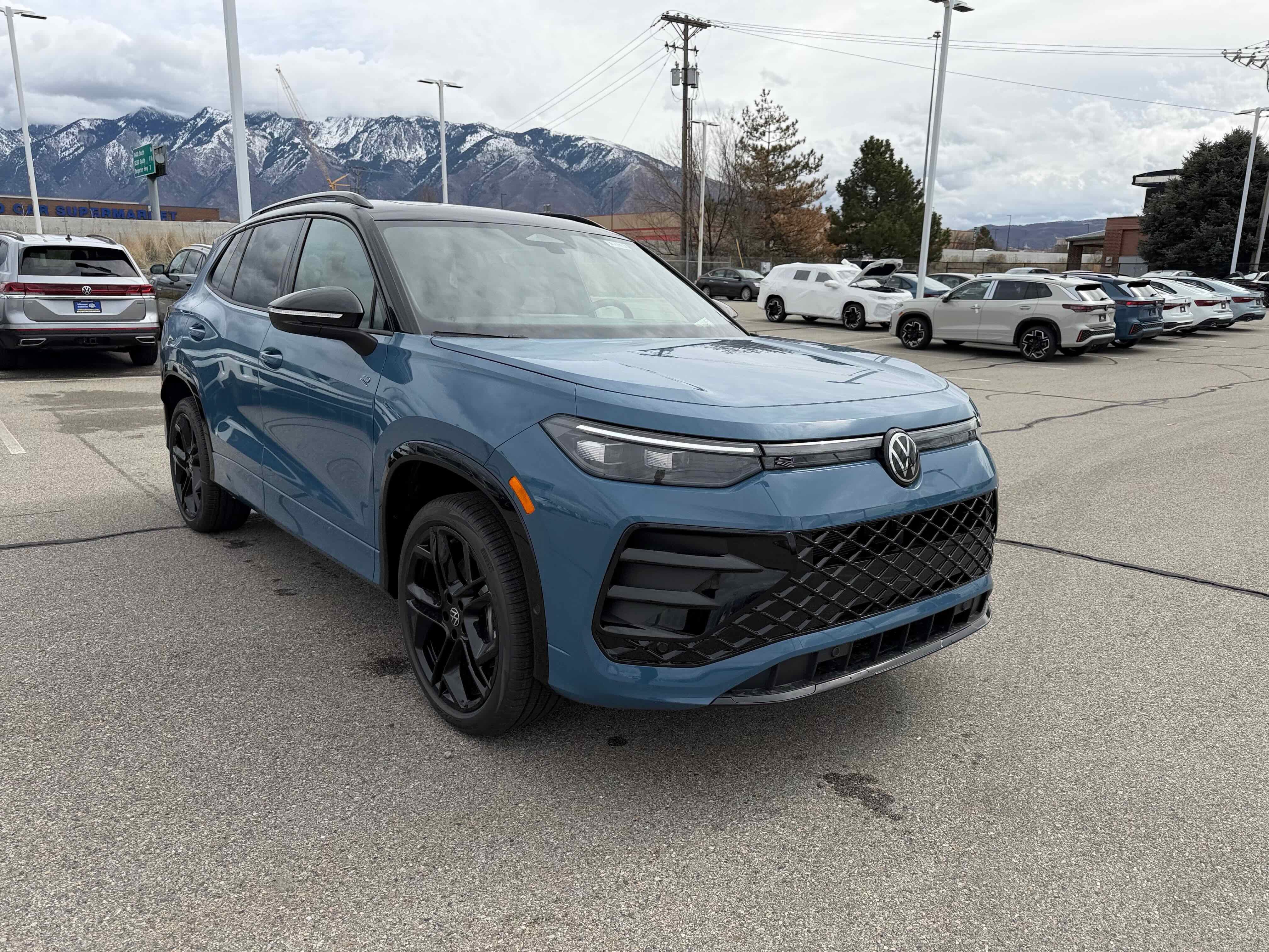 2026 Volkswagen Tiguan SE R-Line Black