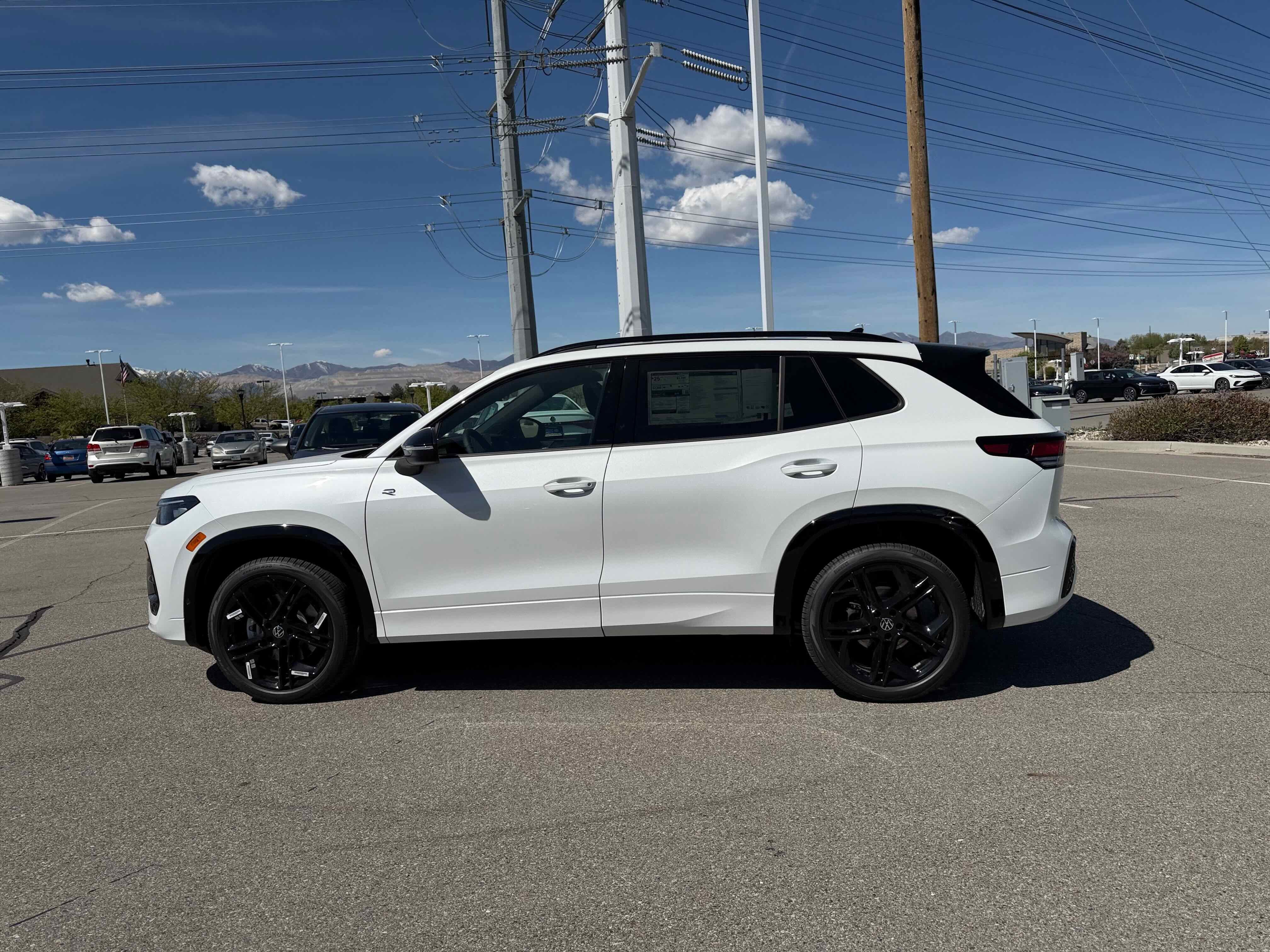2026 Volkswagen Tiguan SE R-Line Black