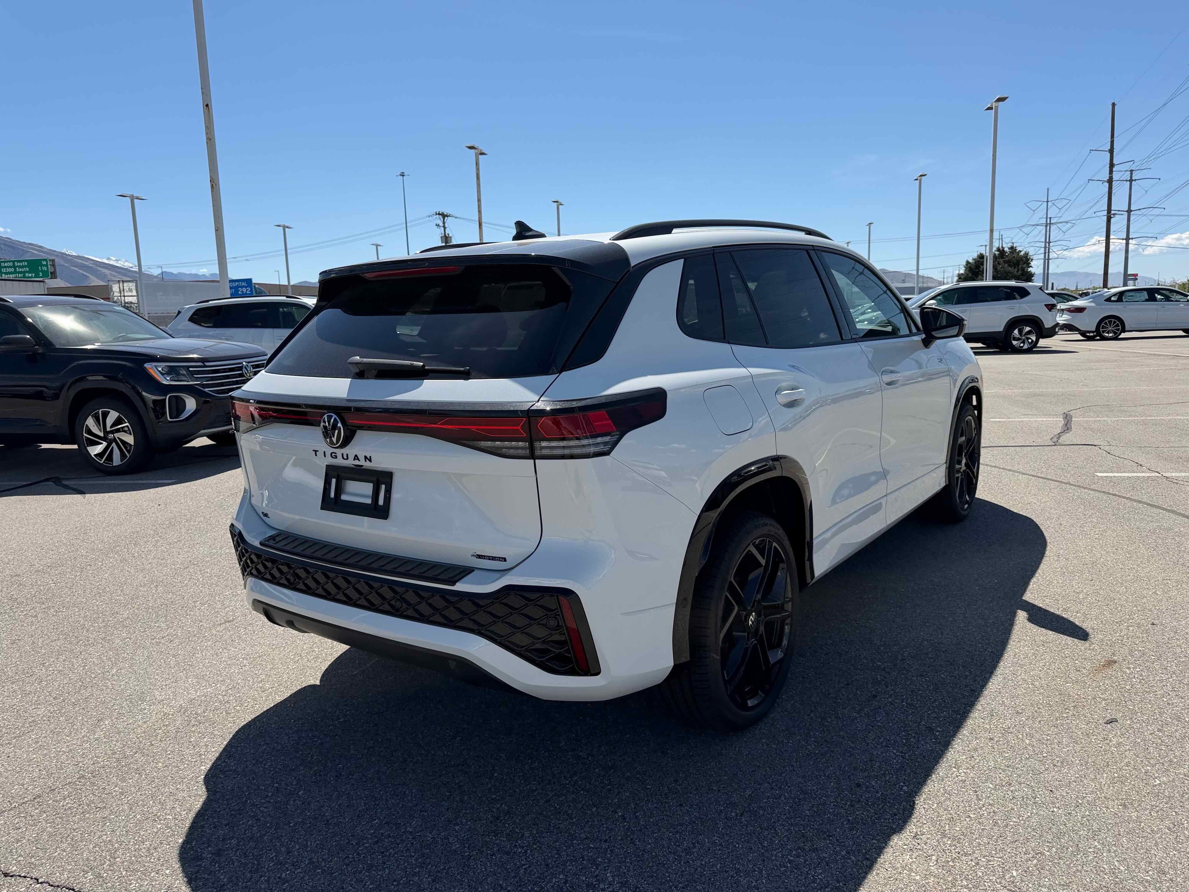 2026 Volkswagen Tiguan SE R-Line Black