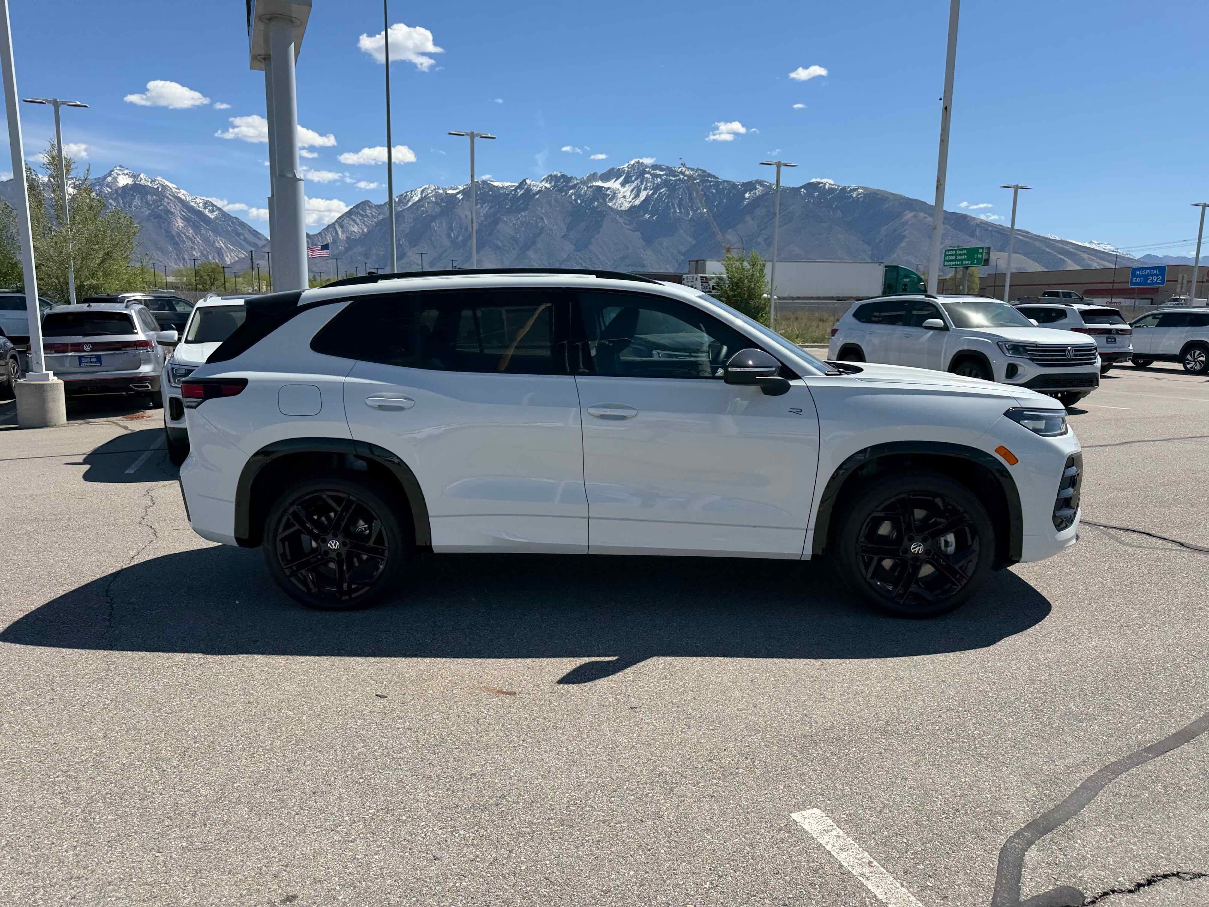 2026 Volkswagen Tiguan SE R-Line Black
