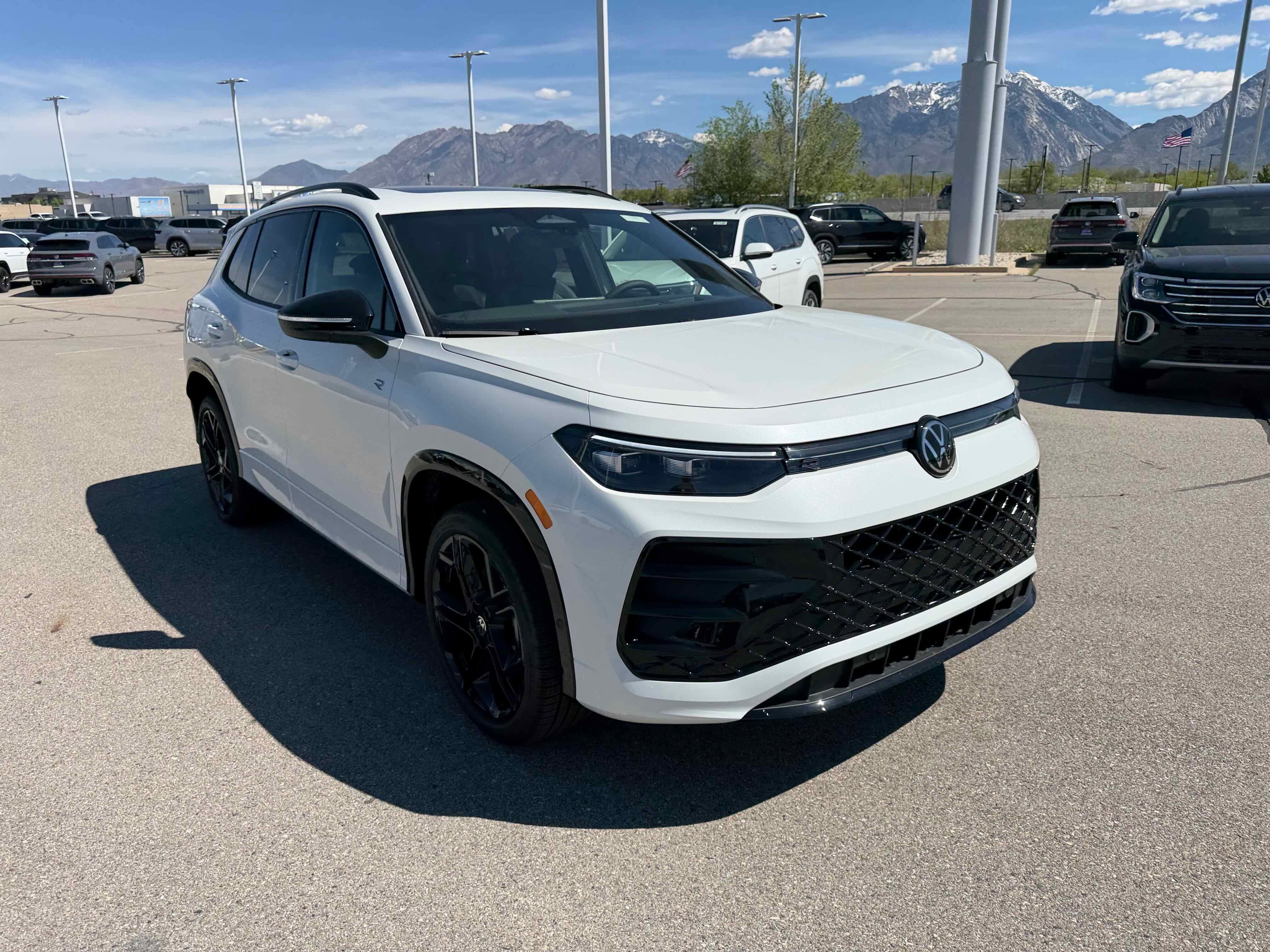 2026 Volkswagen Tiguan SE R-Line Black