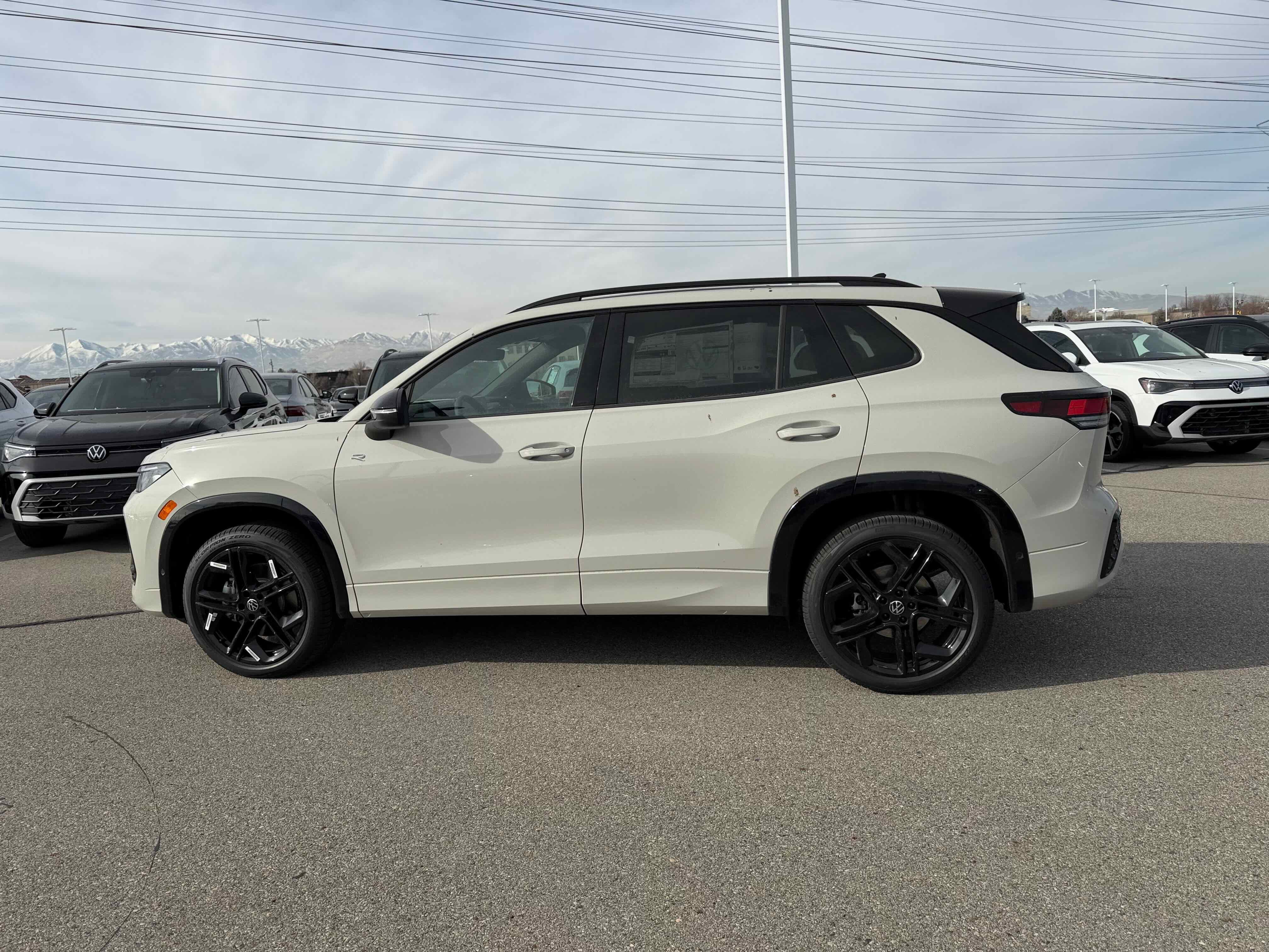 2026 Volkswagen Tiguan SE R-Line Black