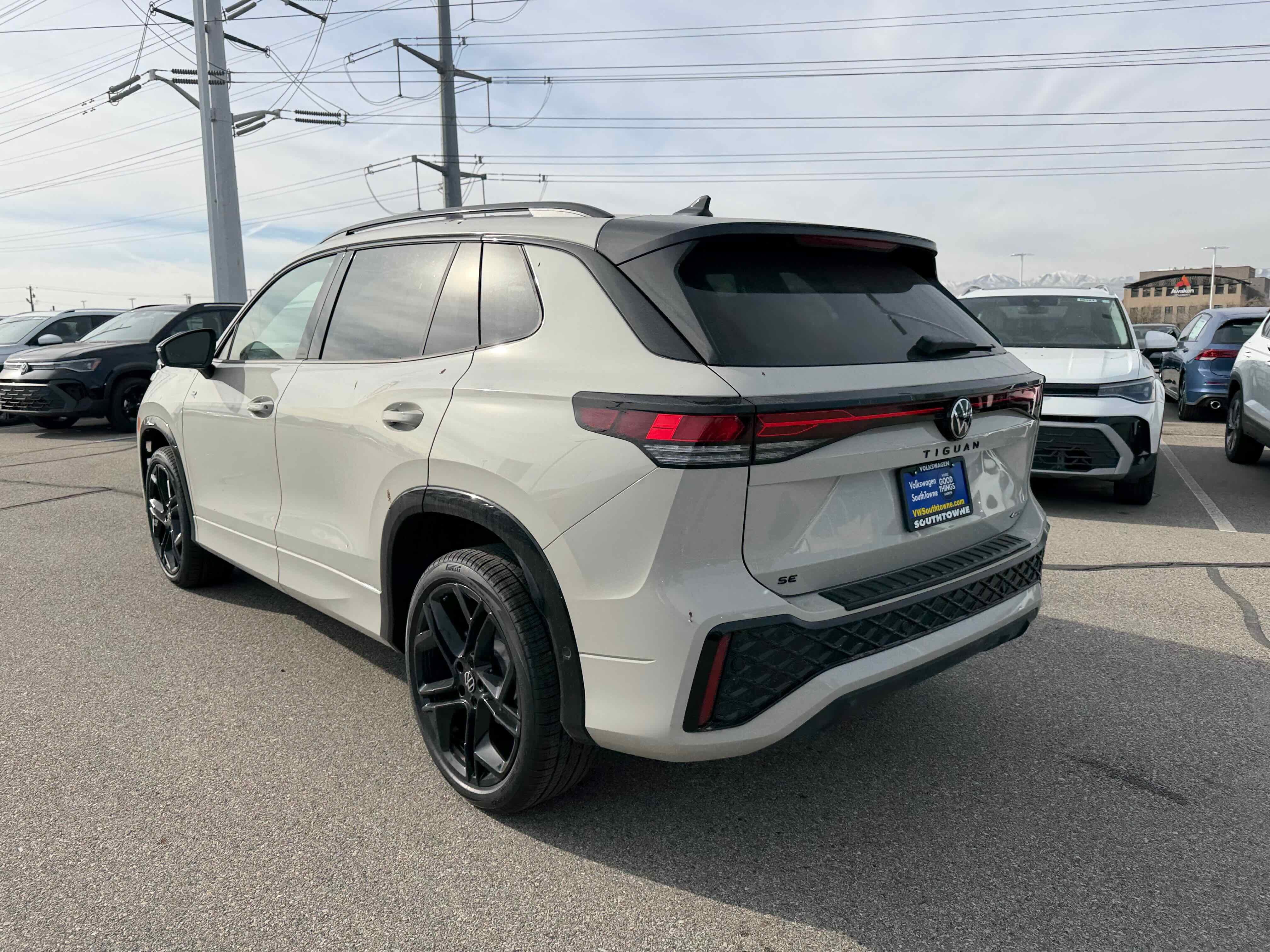 2026 Volkswagen Tiguan SE R-Line Black