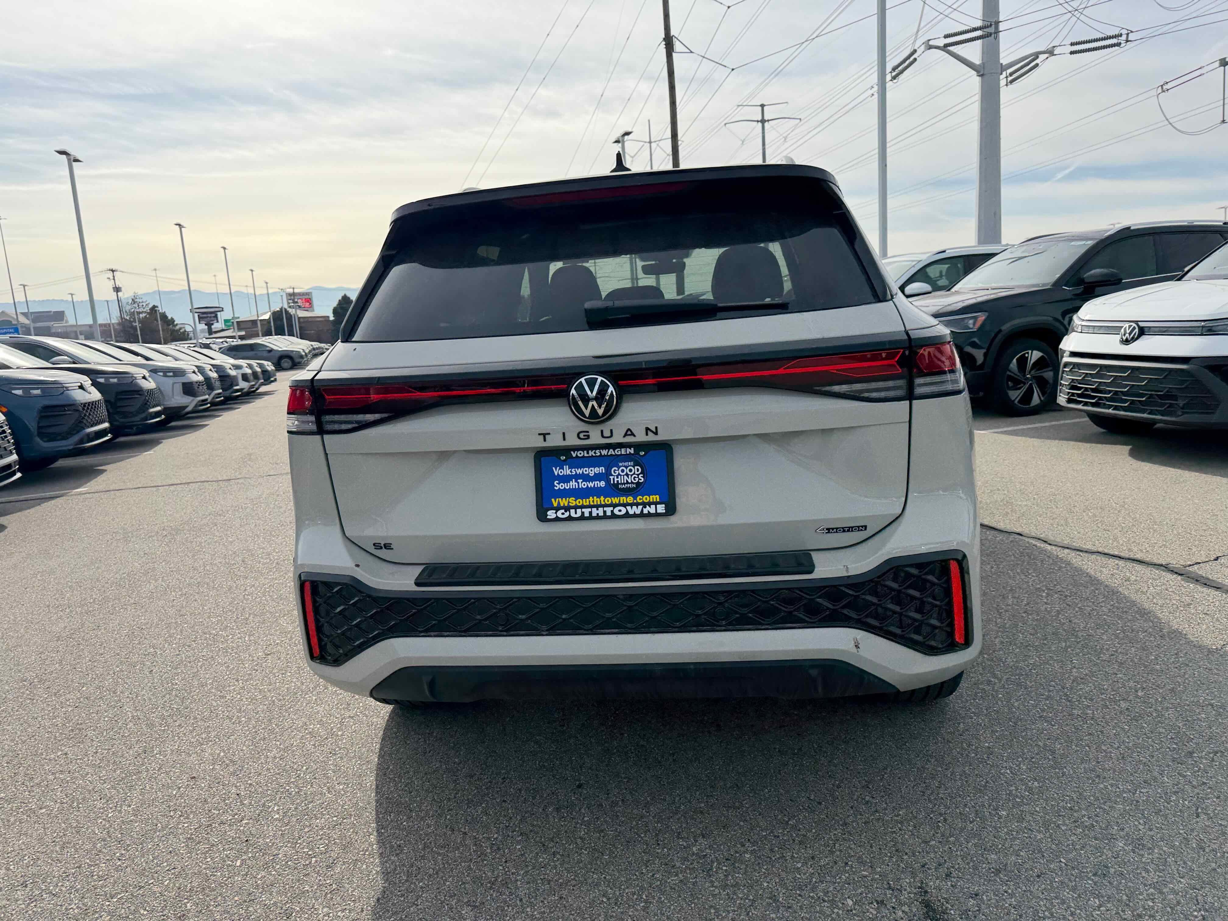 2026 Volkswagen Tiguan SE R-Line Black