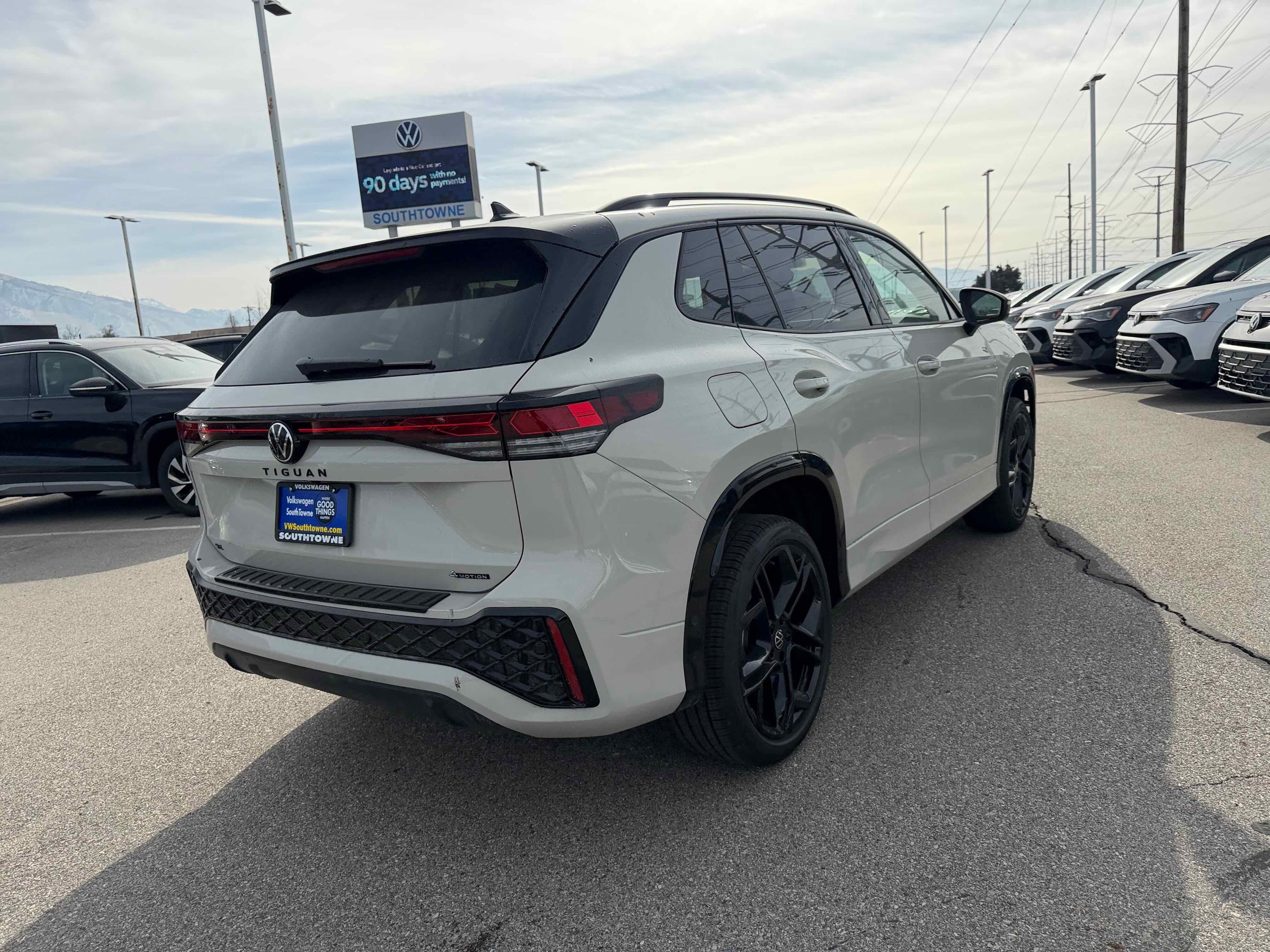 2026 Volkswagen Tiguan SE R-Line Black