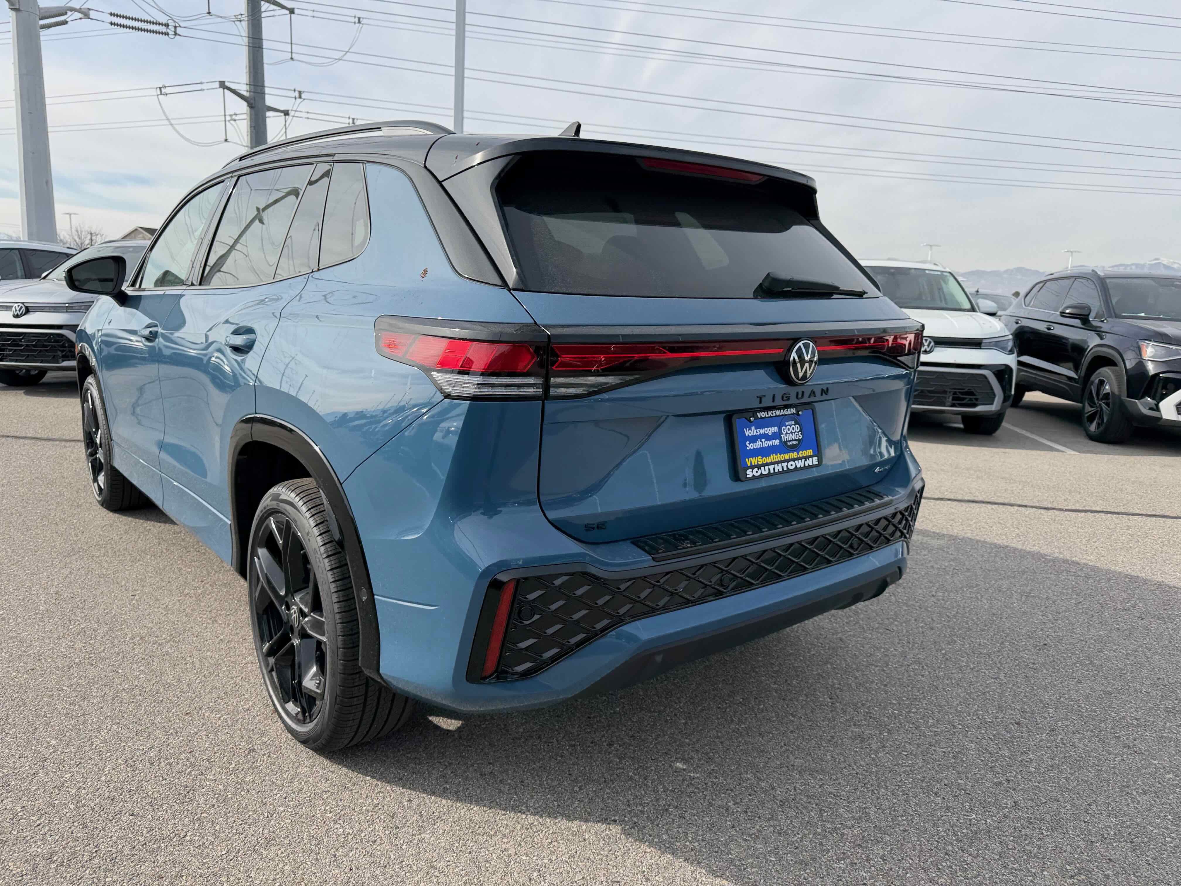 2026 Volkswagen Tiguan SE R-Line Black