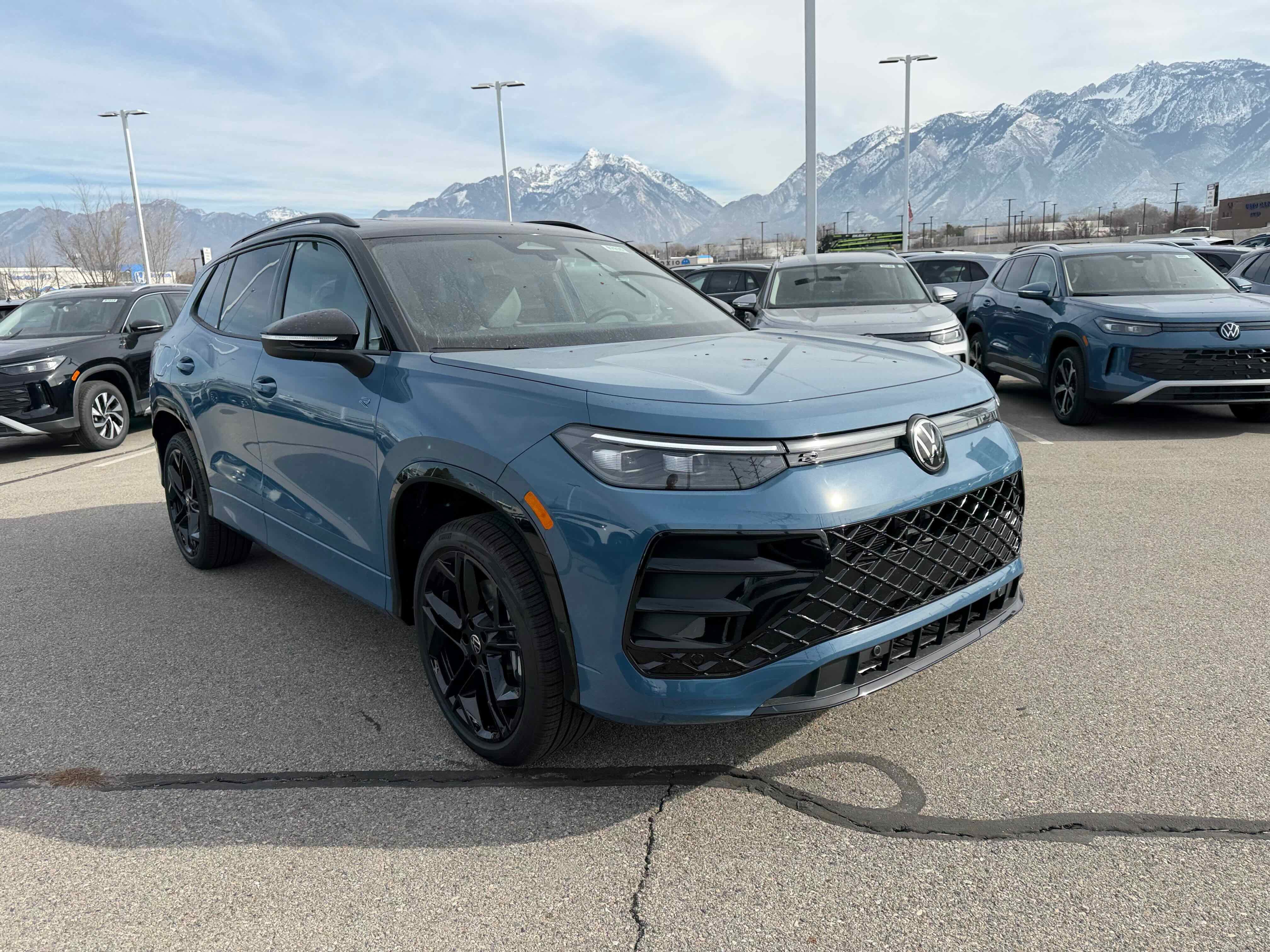 2026 Volkswagen Tiguan SE R-Line Black