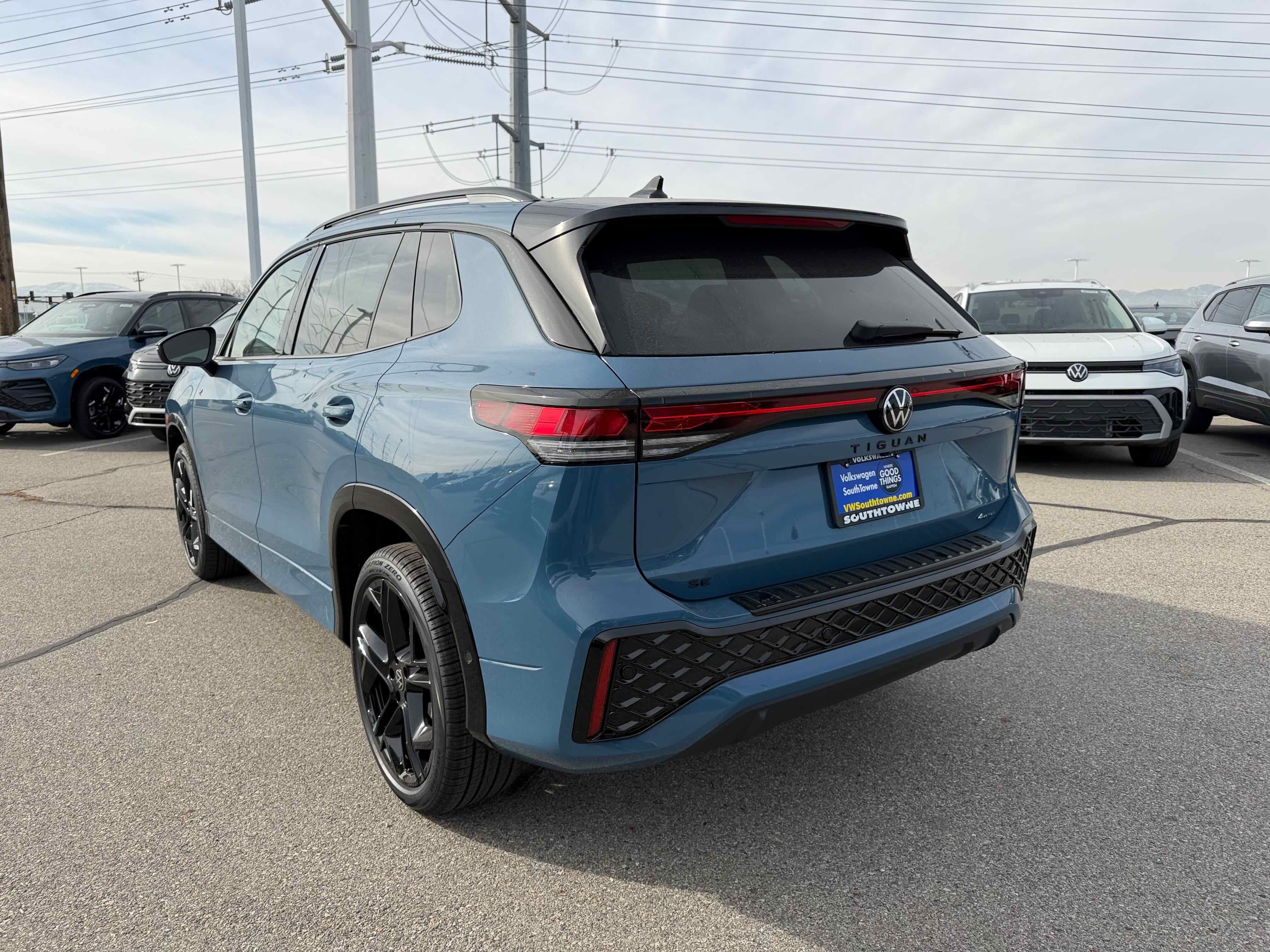 2026 Volkswagen Tiguan SE R-Line Black