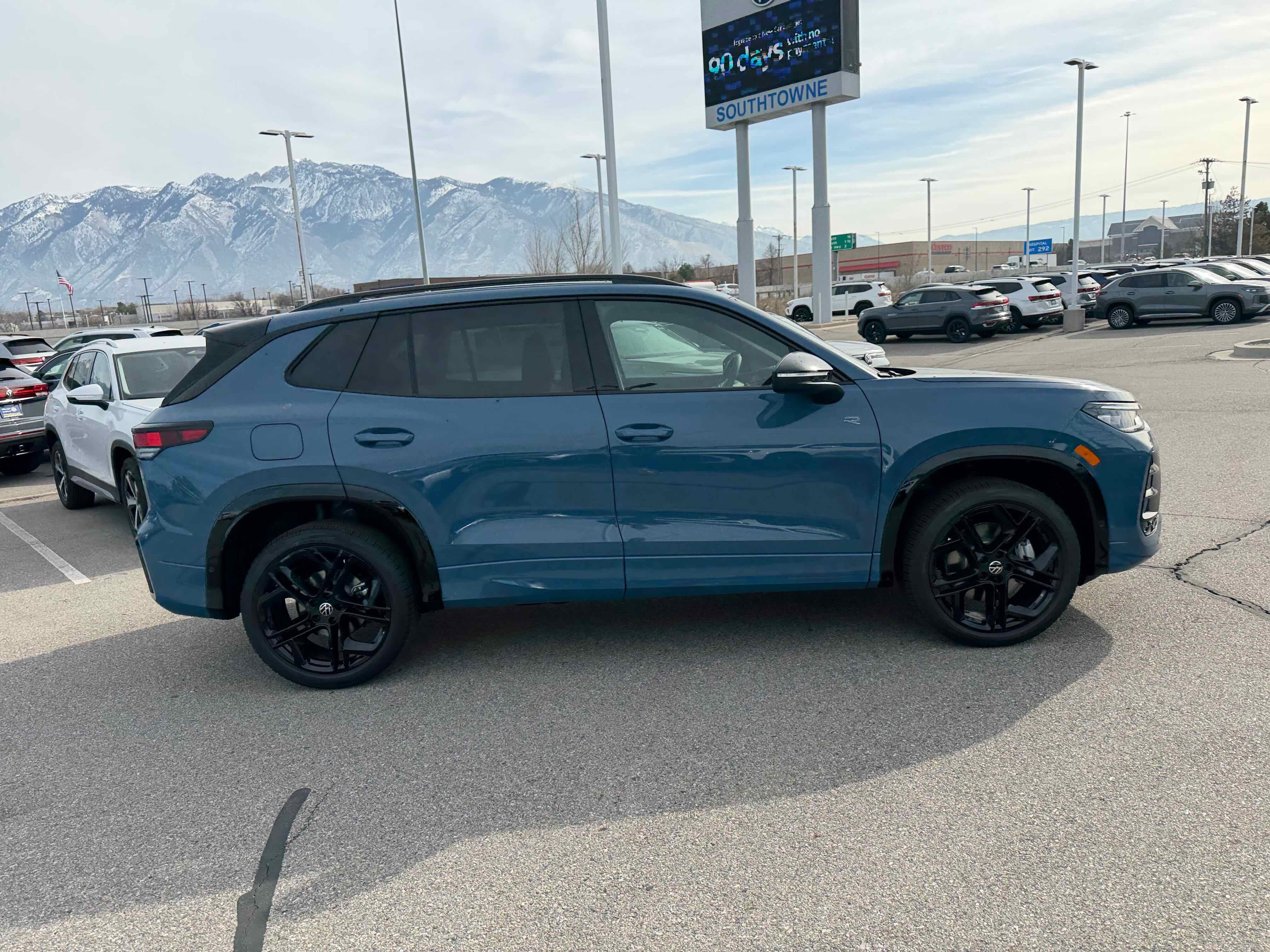 2026 Volkswagen Tiguan SE R-Line Black