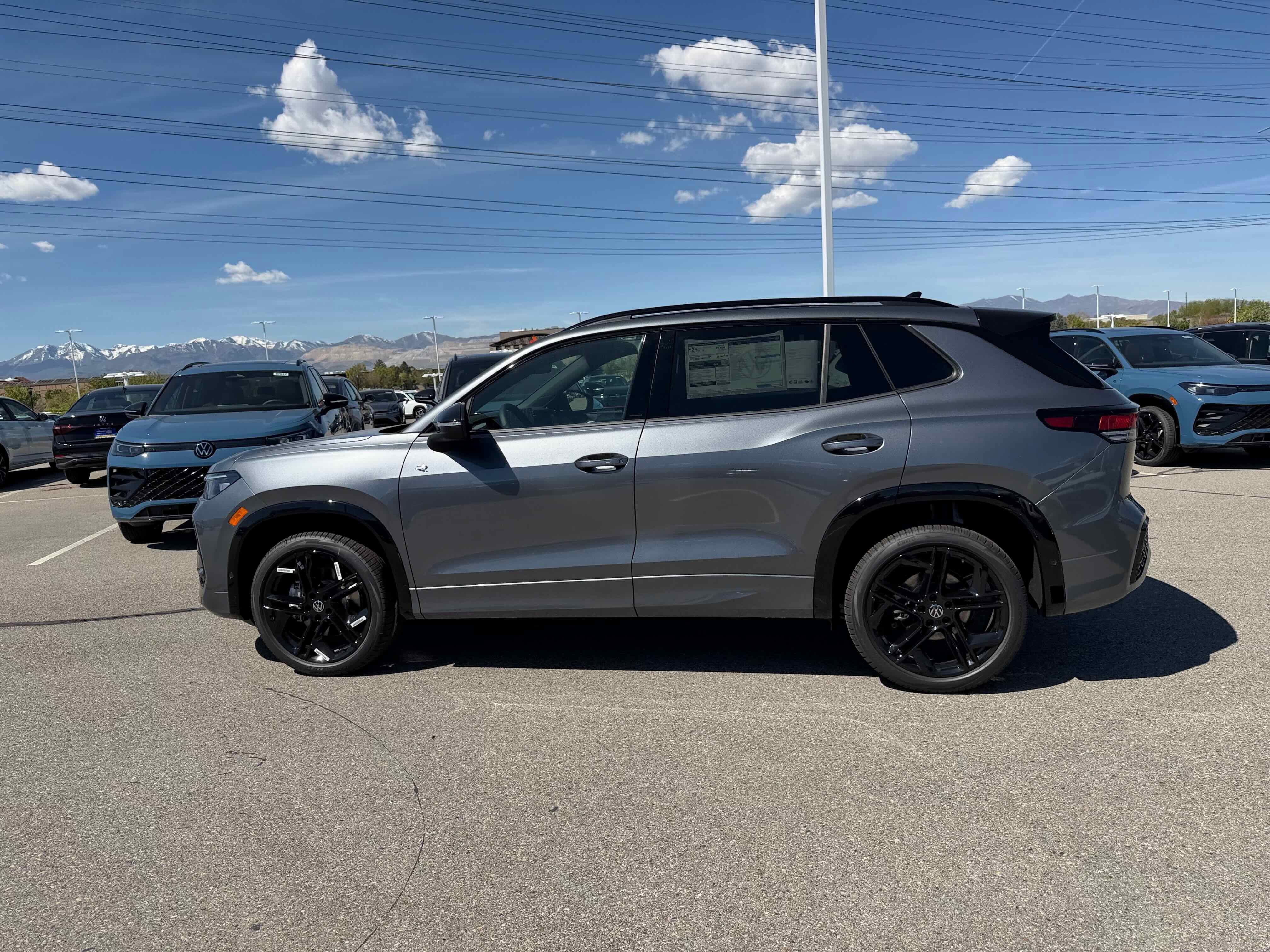 2026 Volkswagen Tiguan SE R-Line Black