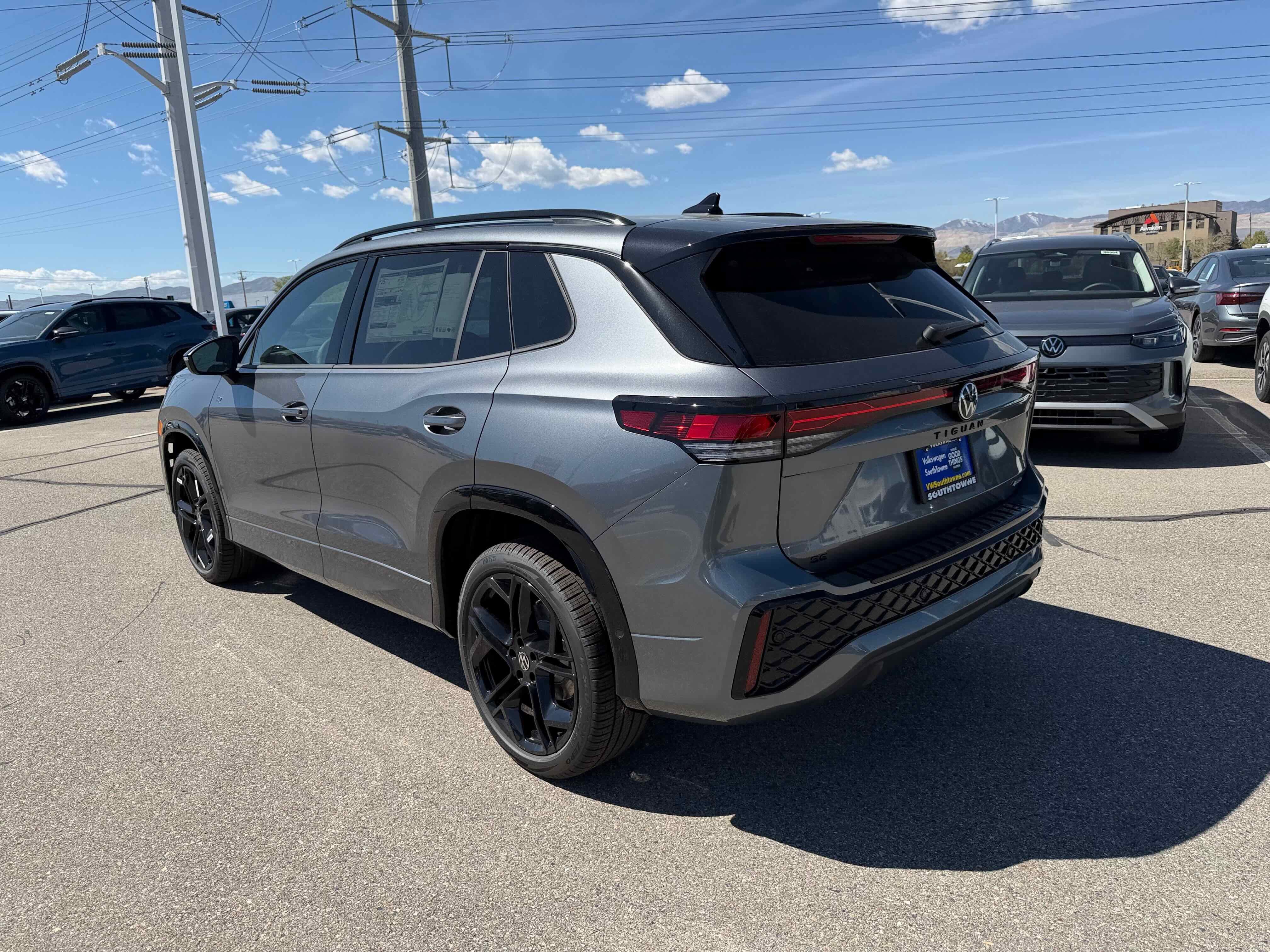 2026 Volkswagen Tiguan SE R-Line Black