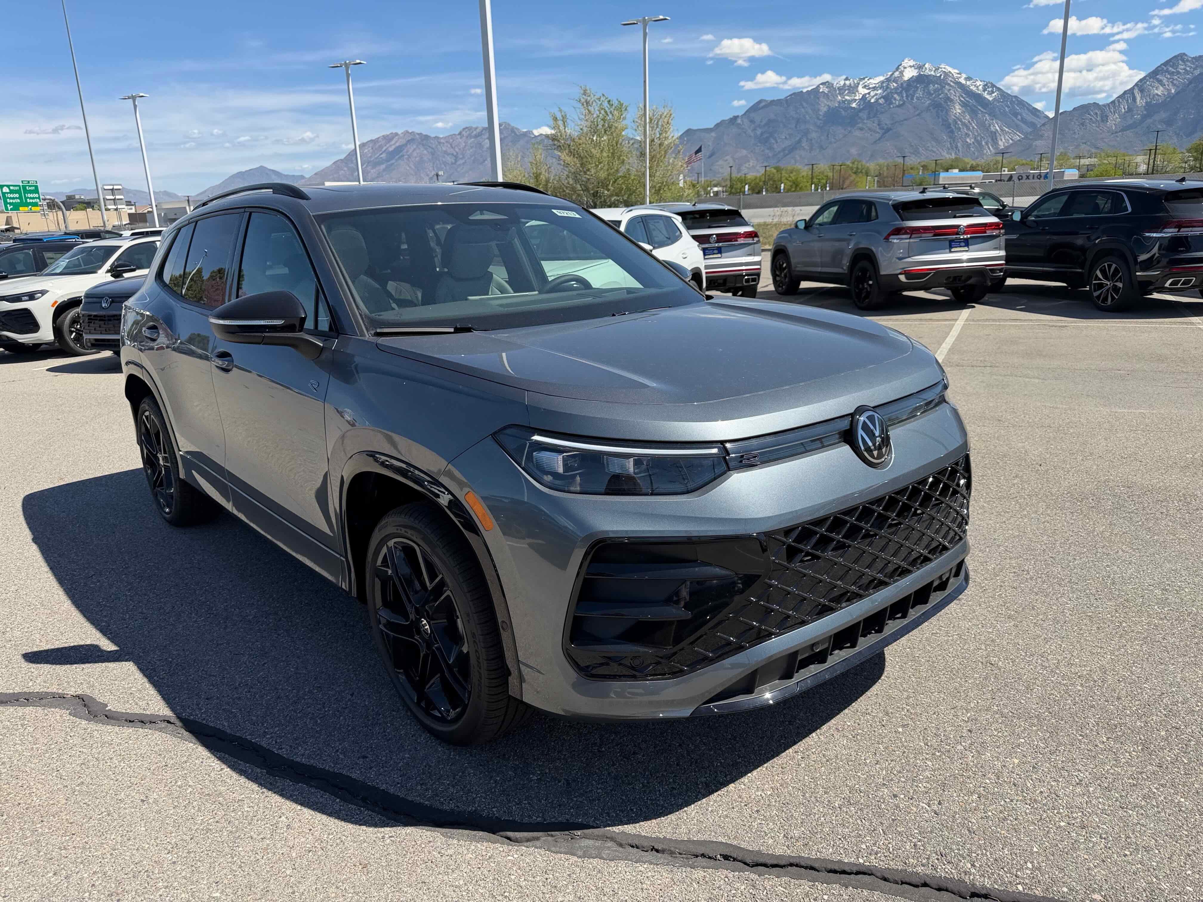 2026 Volkswagen Tiguan SE R-Line Black