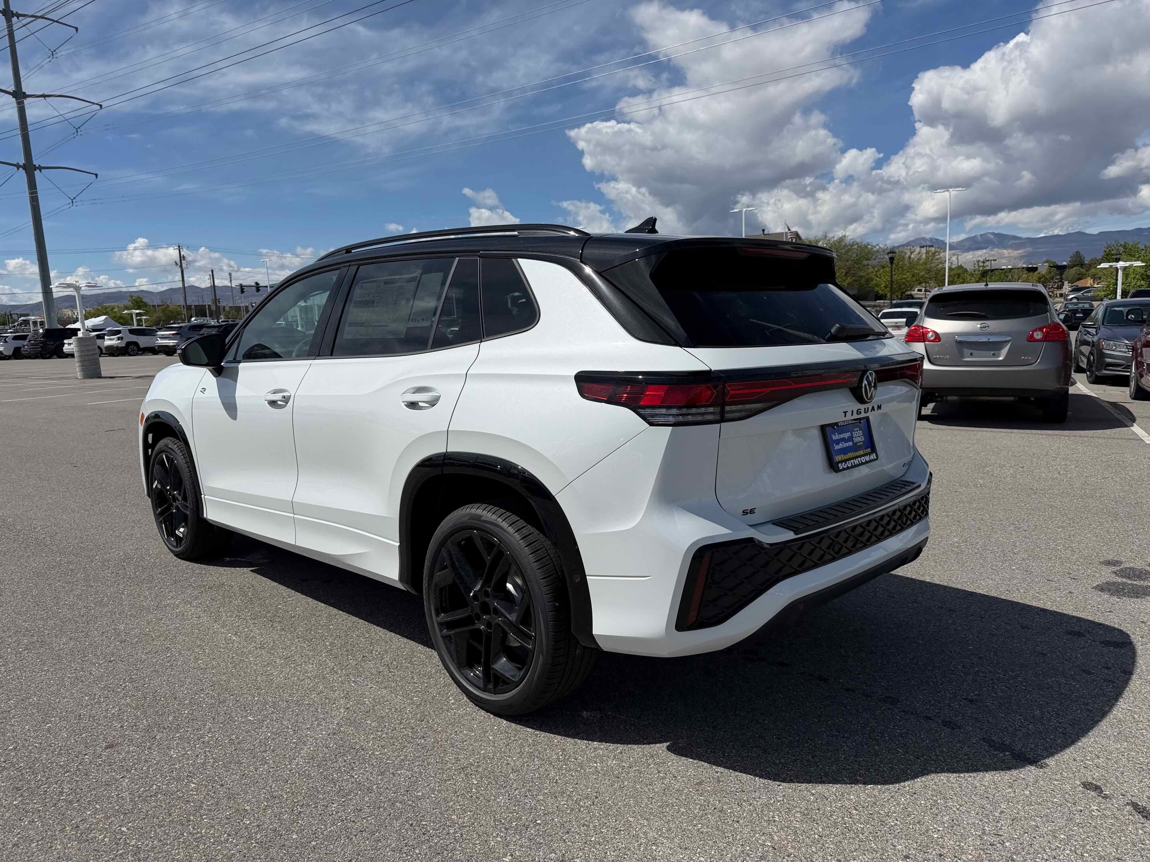 2026 Volkswagen Tiguan SE R-Line Black