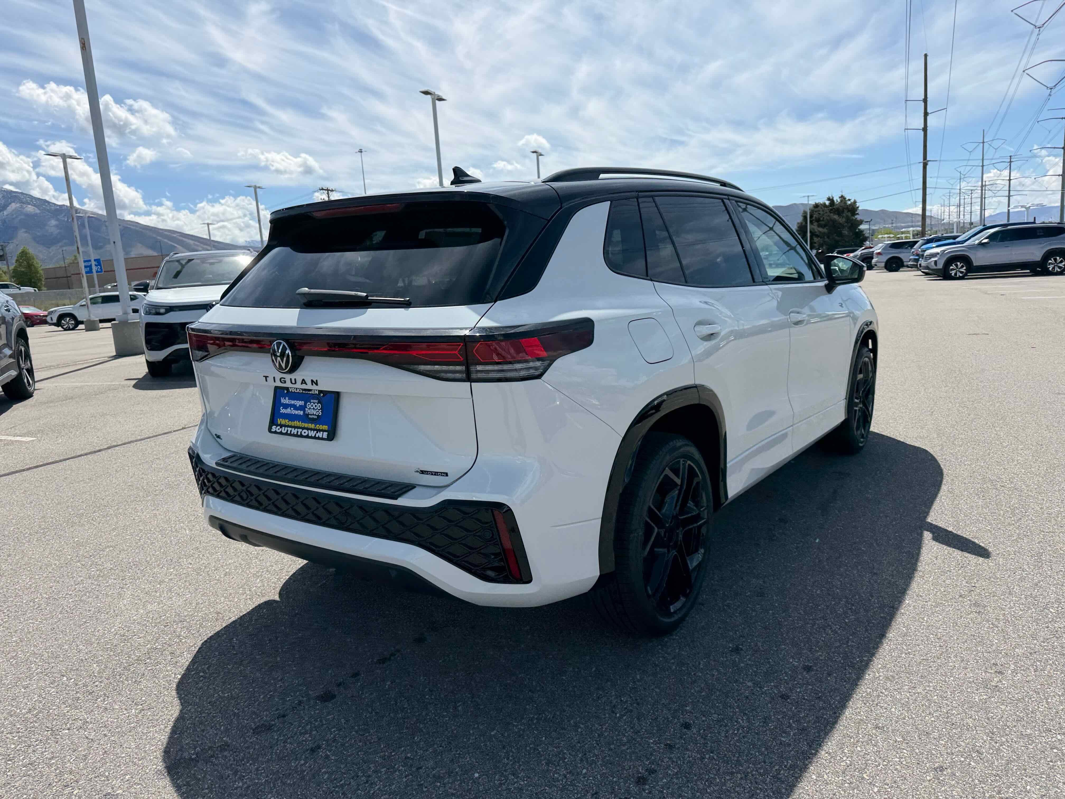 2026 Volkswagen Tiguan SE R-Line Black