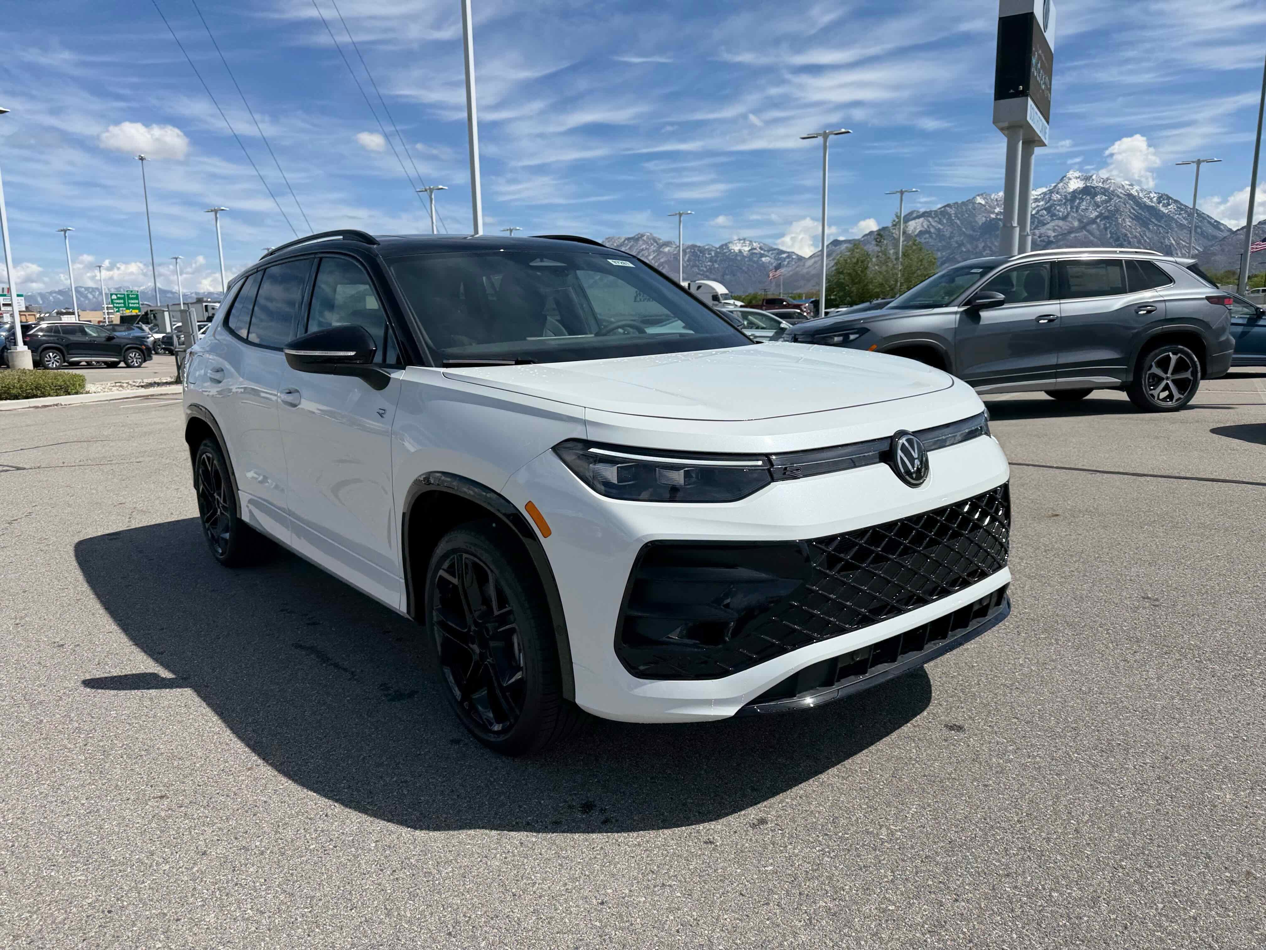 2026 Volkswagen Tiguan SE R-Line Black