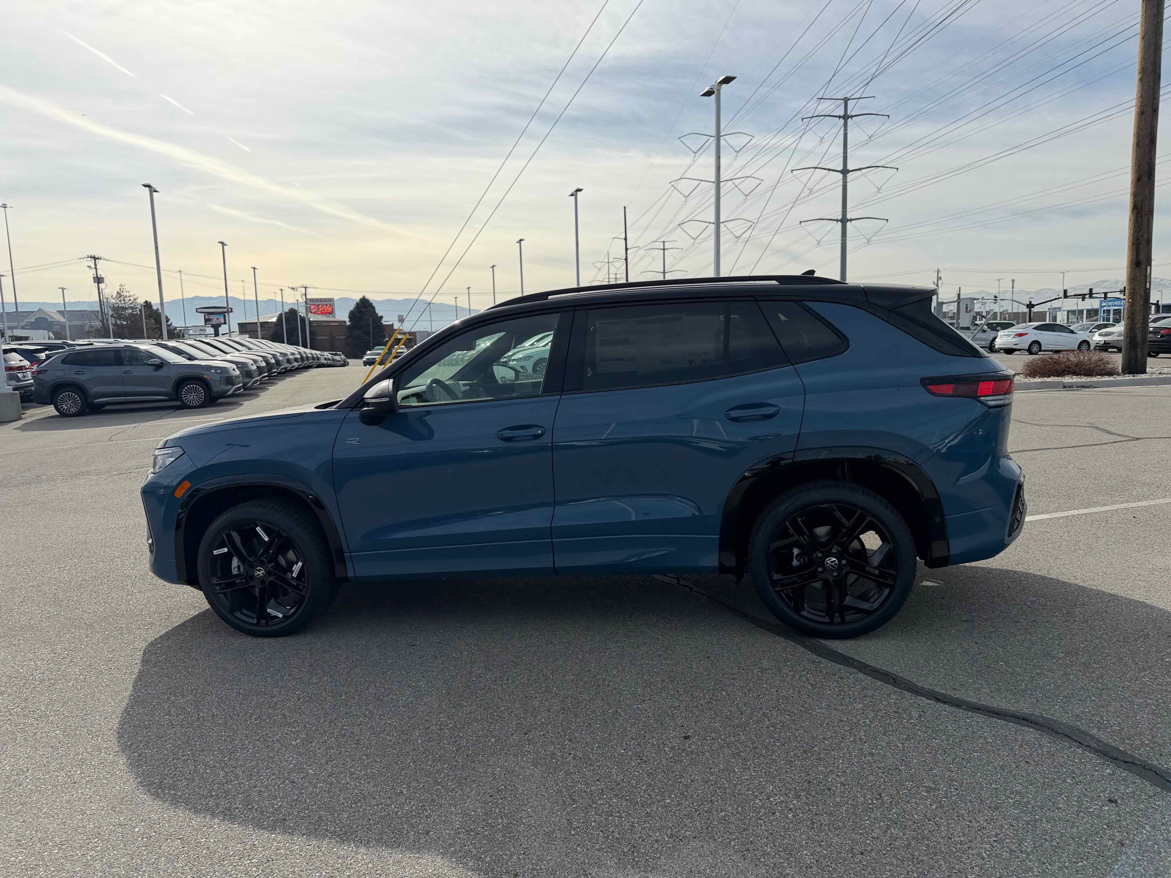 2026 Volkswagen Tiguan SE R-Line Black