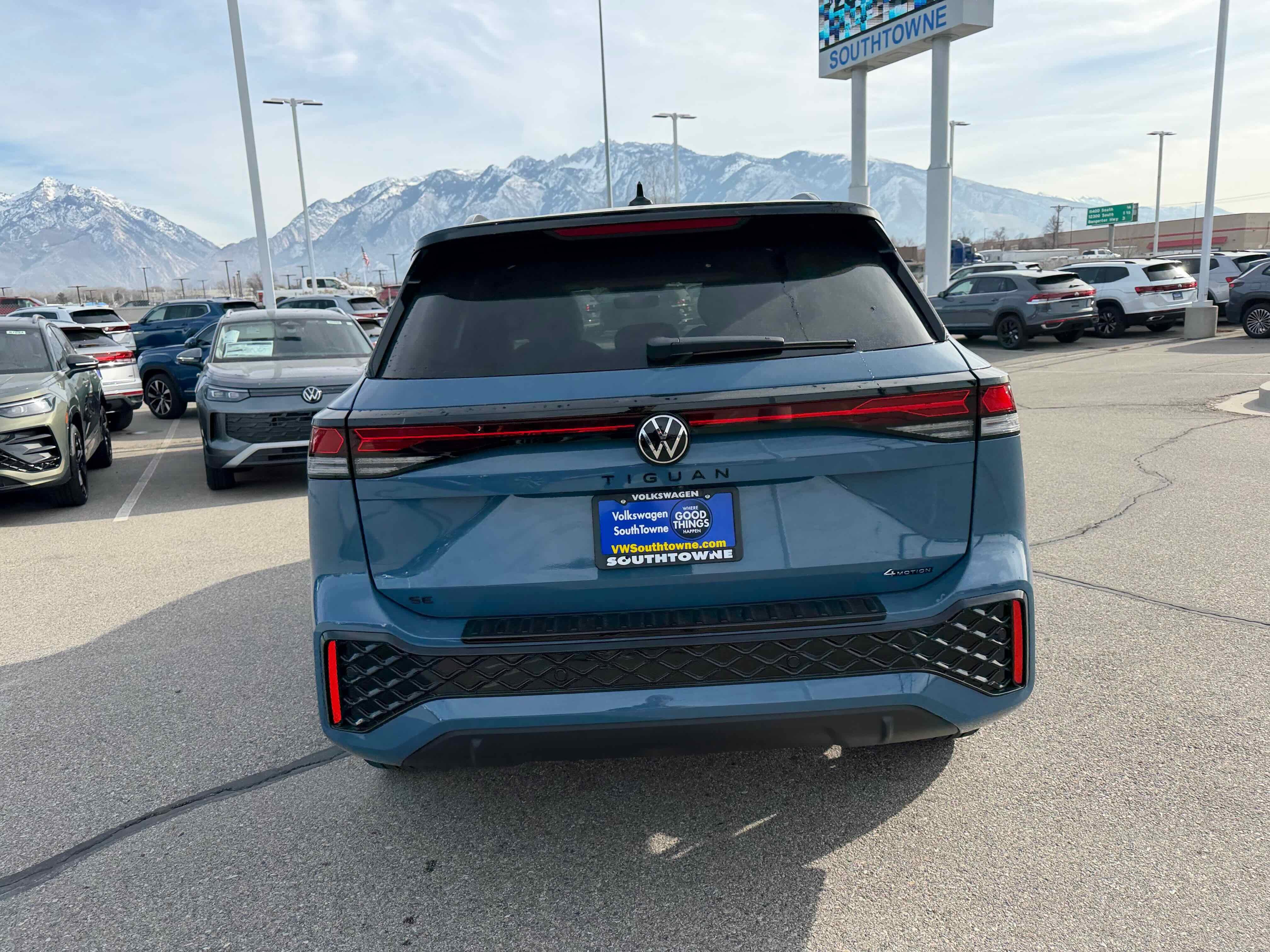 2026 Volkswagen Tiguan SE R-Line Black