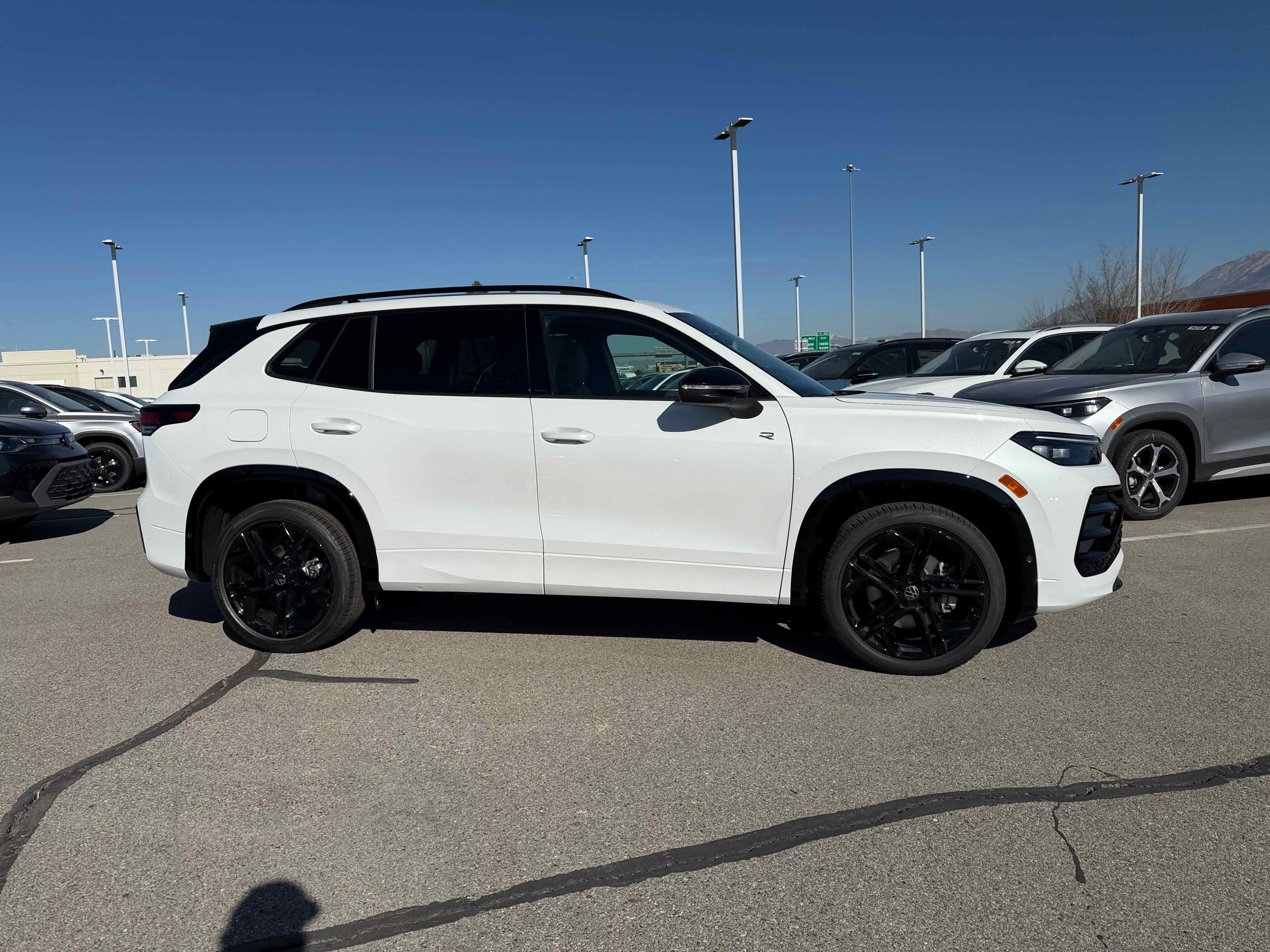 2026 Volkswagen Tiguan SE R-Line Black