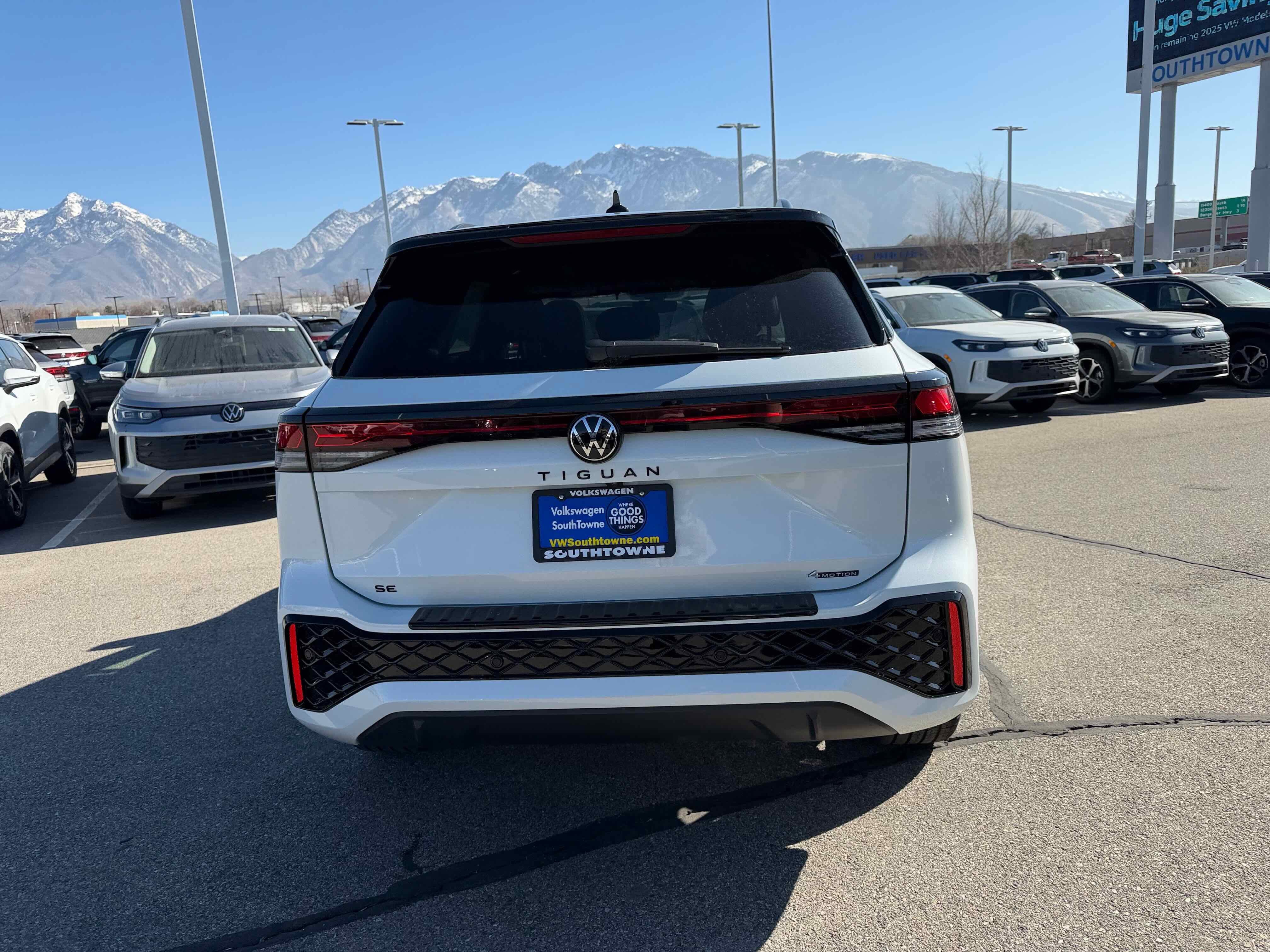 2026 Volkswagen Tiguan SE R-Line Black