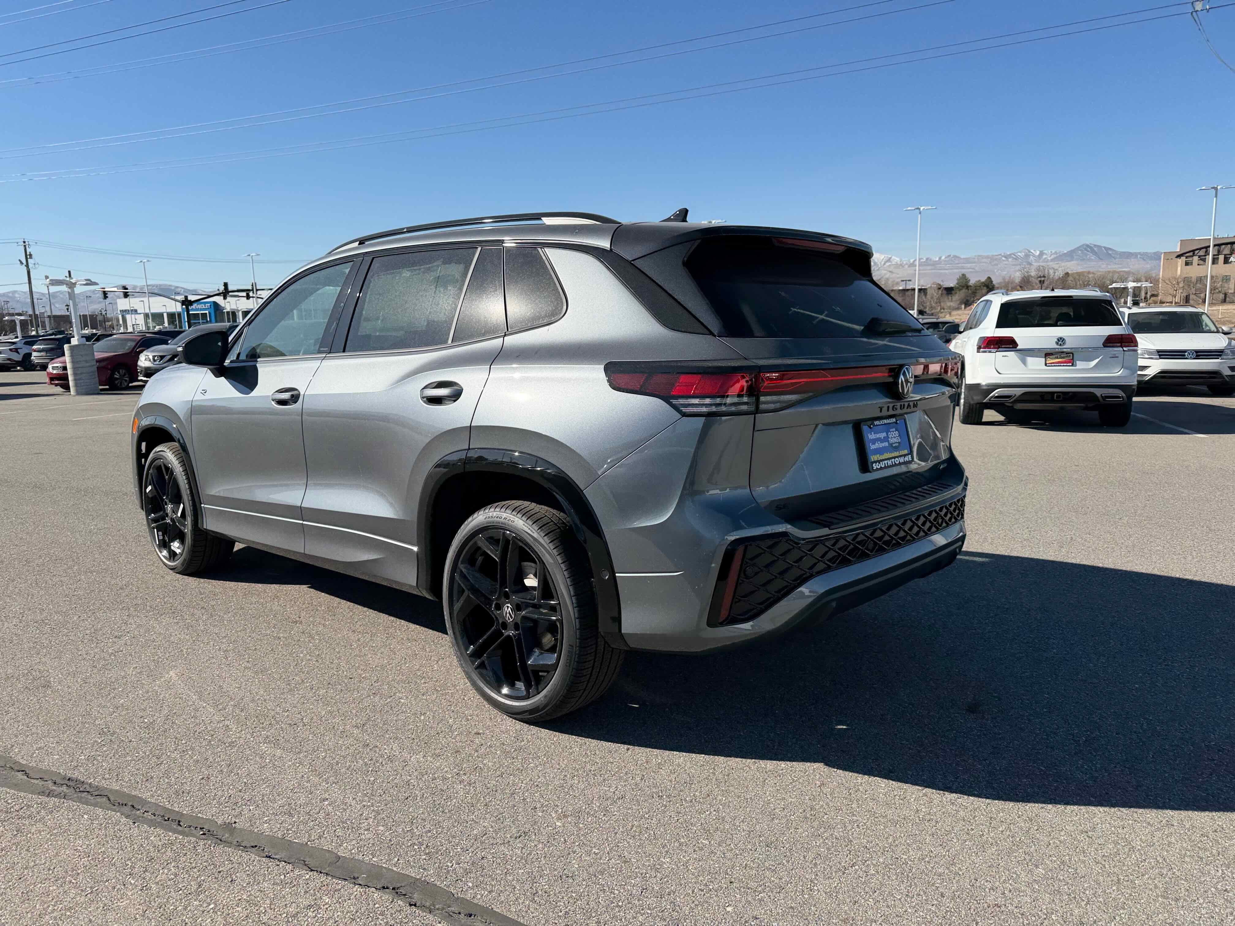 2026 Volkswagen Tiguan SE R-Line Black