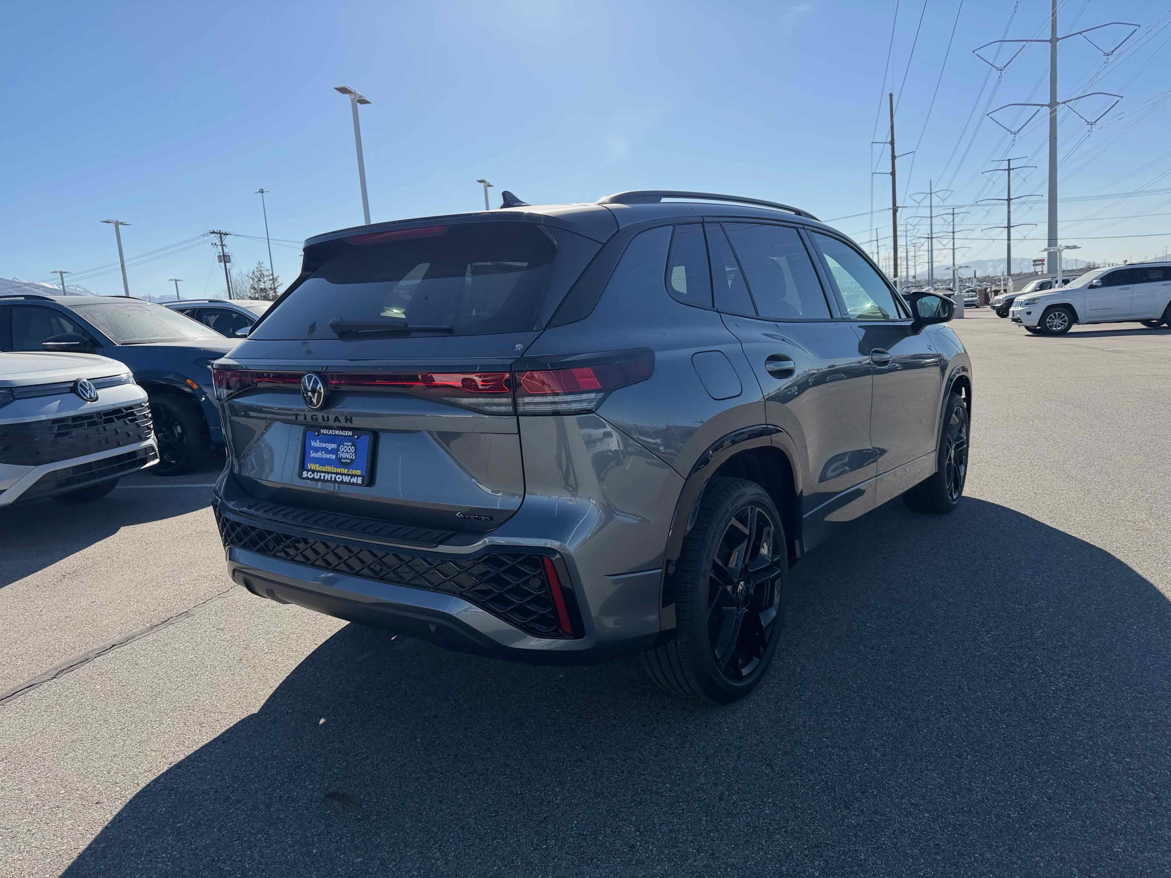 2026 Volkswagen Tiguan SE R-Line Black
