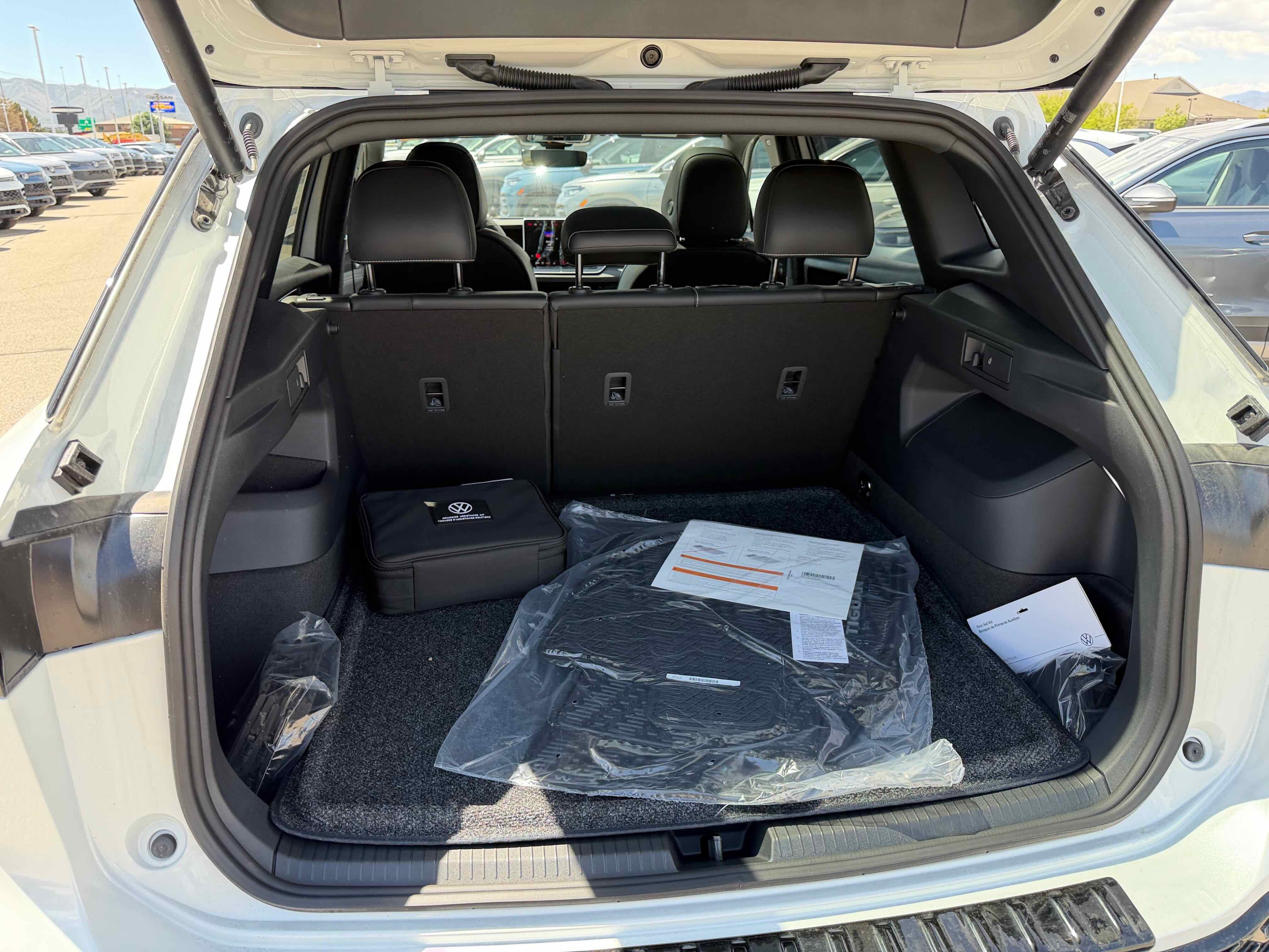 2026 Volkswagen Tiguan SE R-Line Black