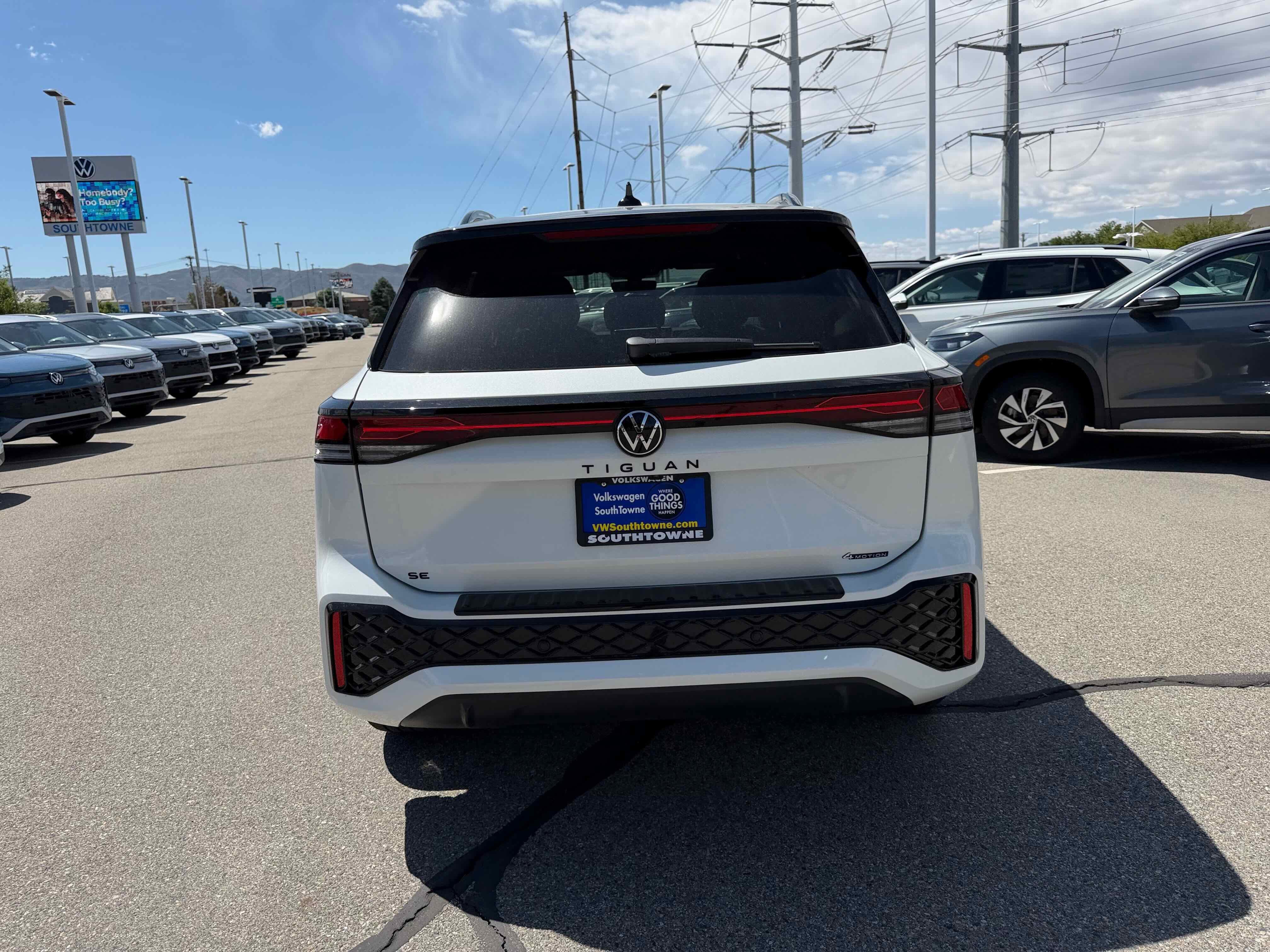 2026 Volkswagen Tiguan SE R-Line Black