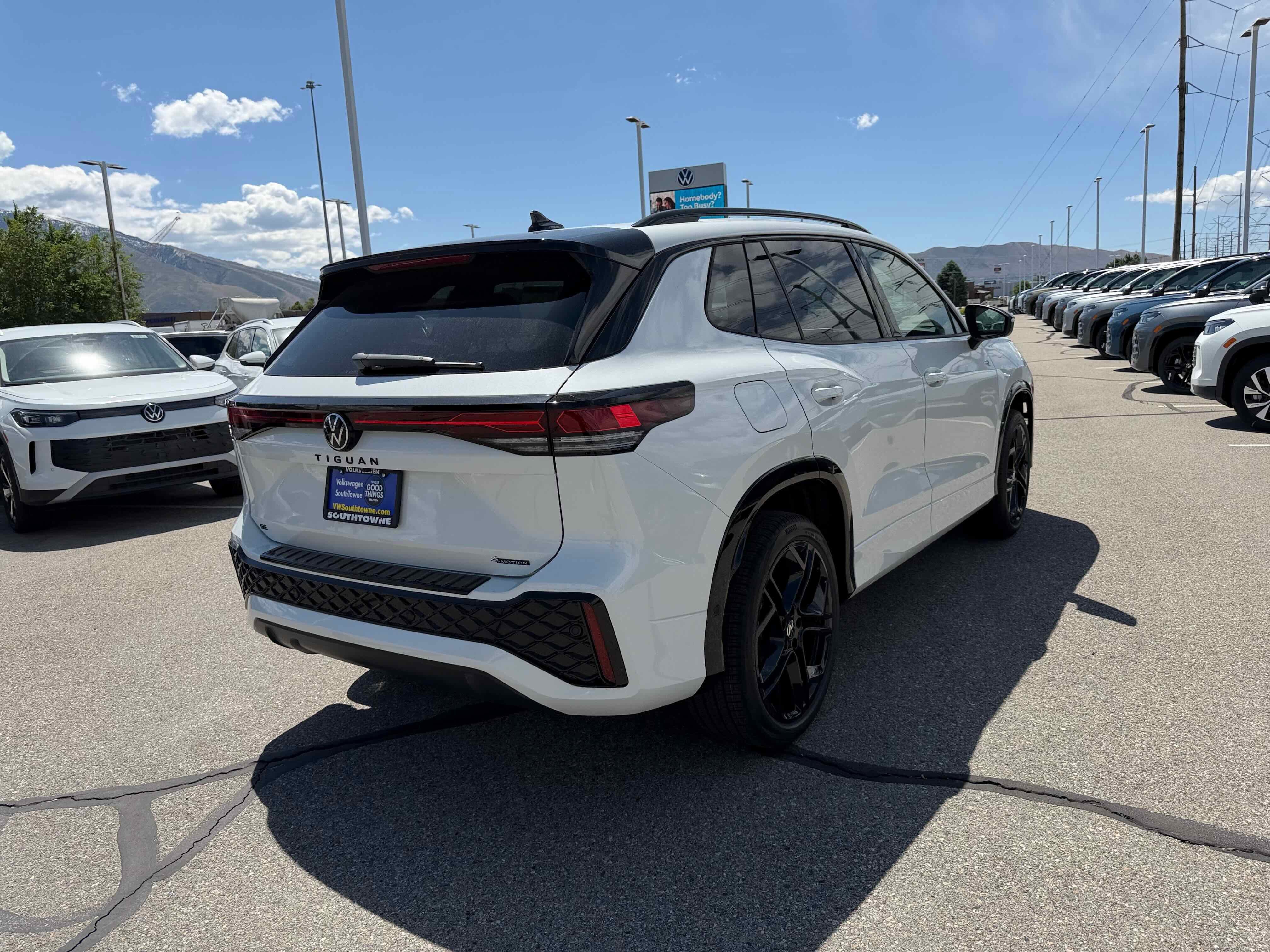 2026 Volkswagen Tiguan SE R-Line Black