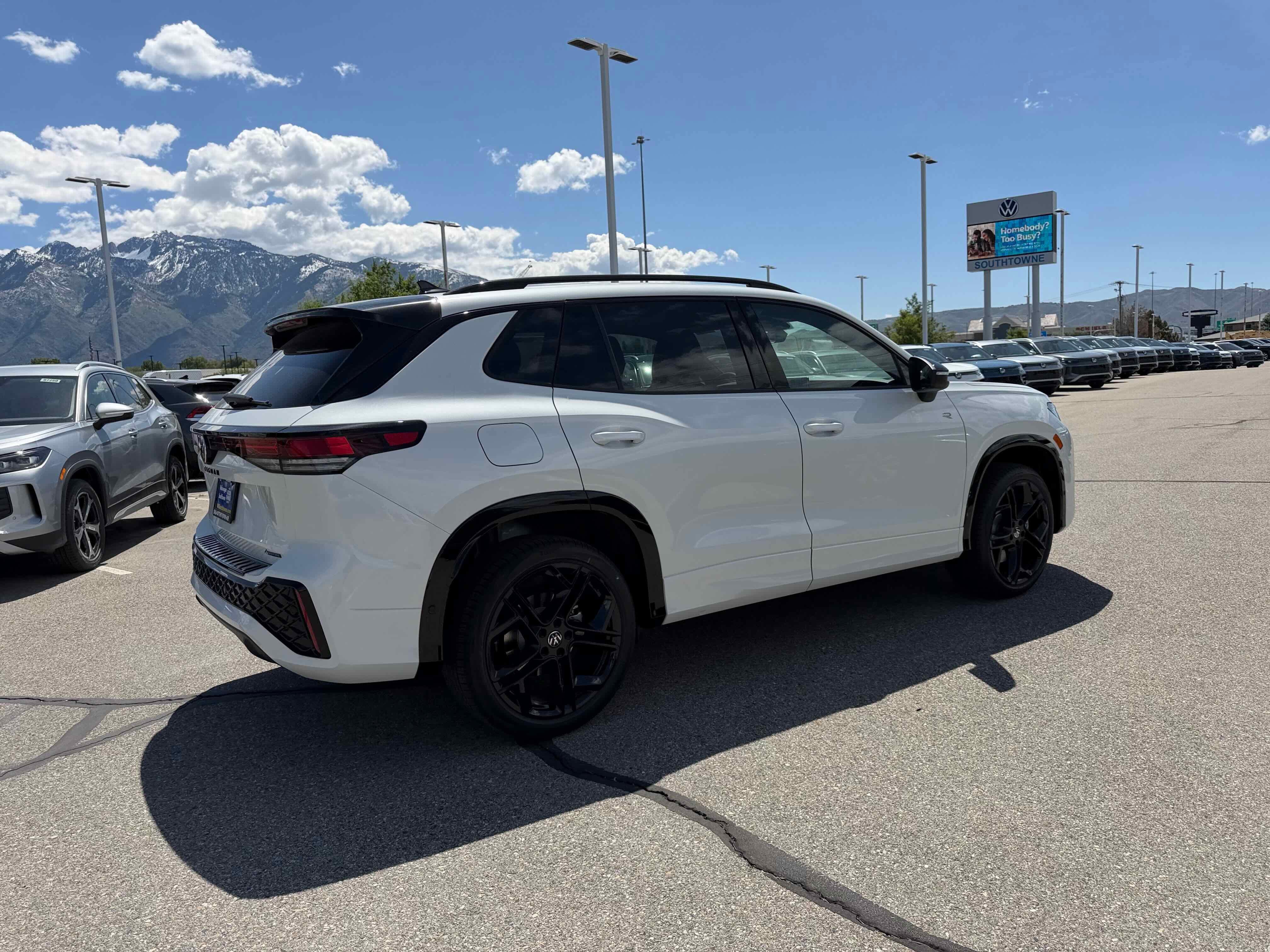 2026 Volkswagen Tiguan SE R-Line Black
