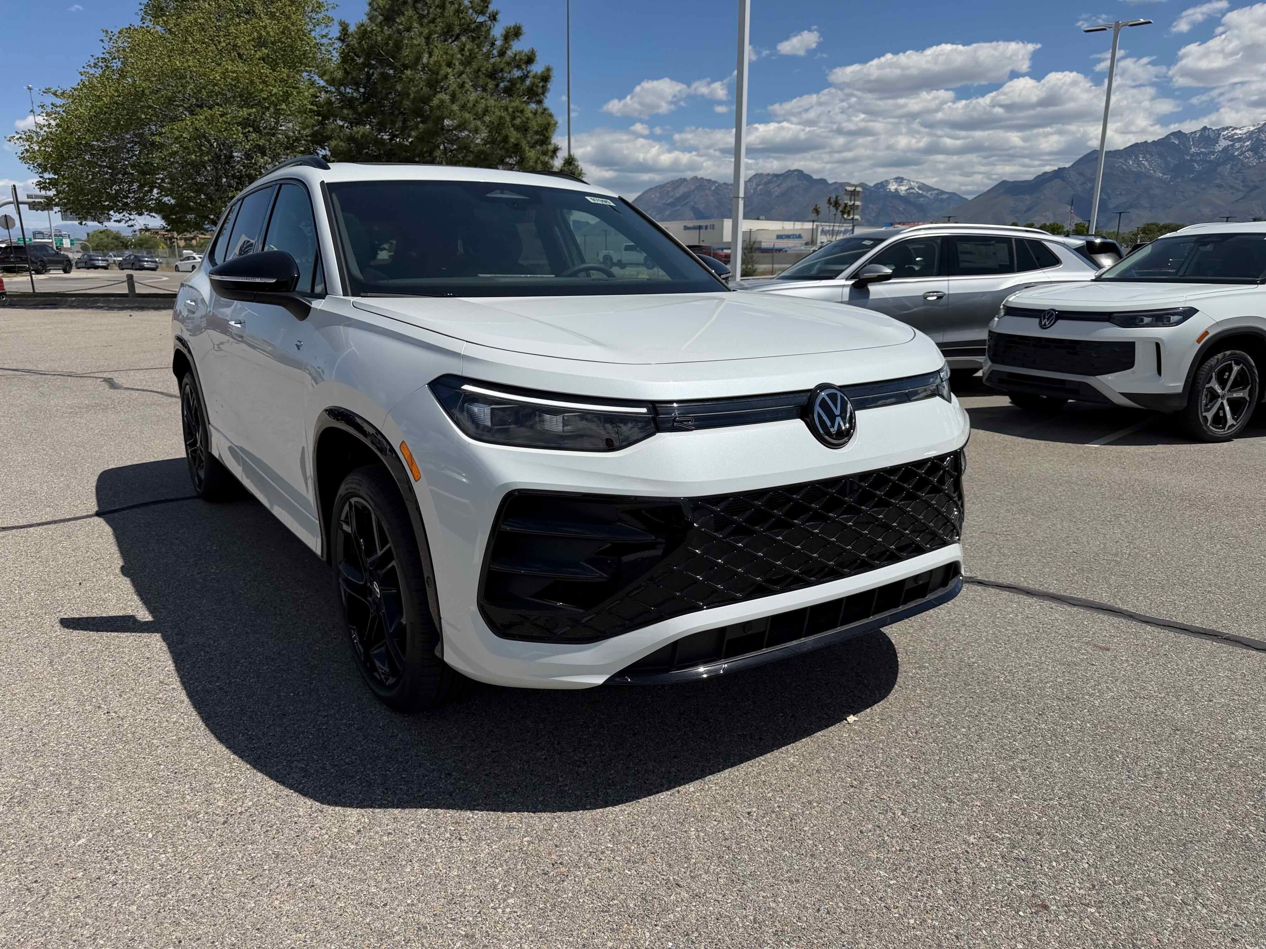 2026 Volkswagen Tiguan SE R-Line Black