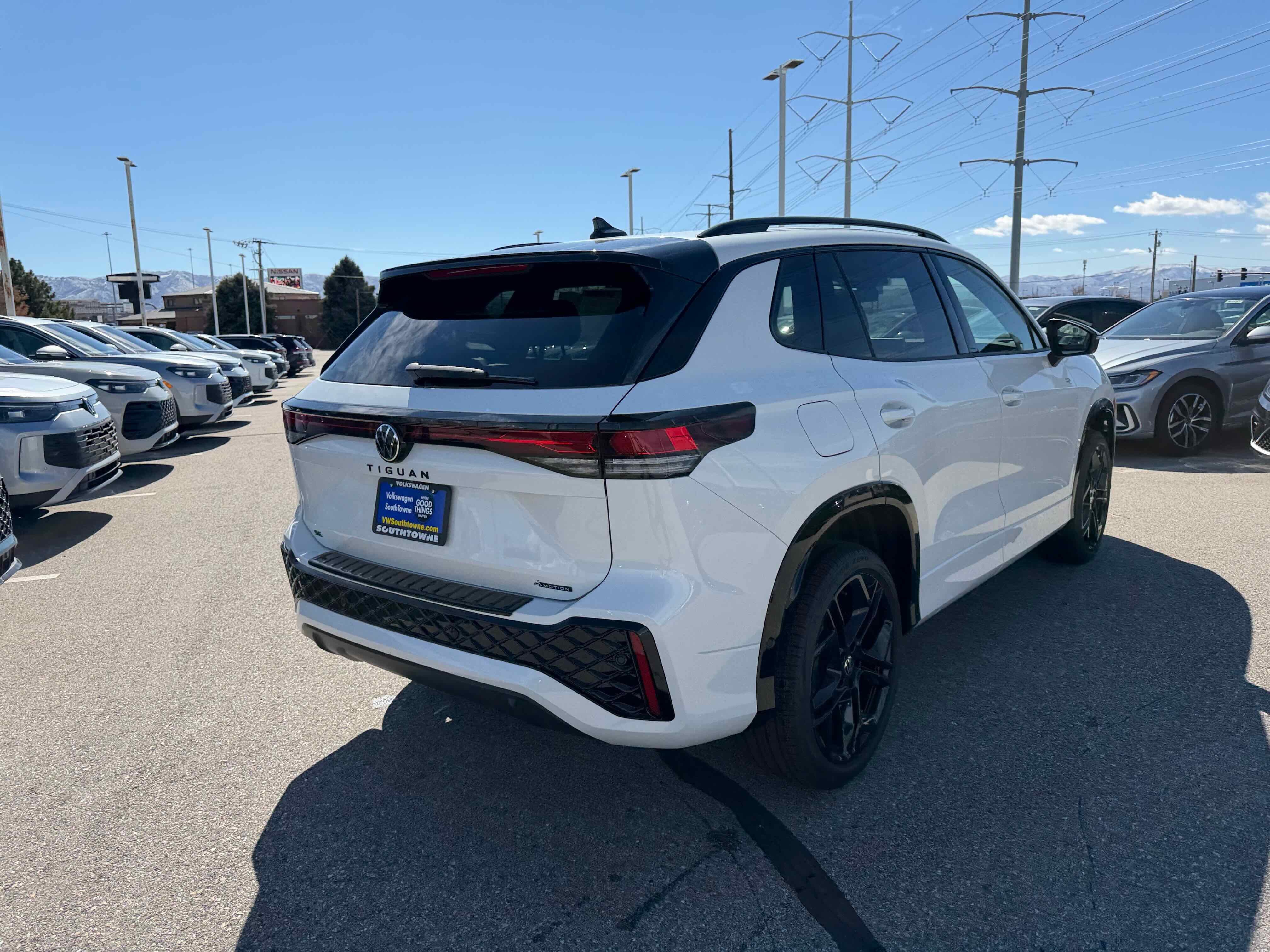 2026 Volkswagen Tiguan SE R-Line Black