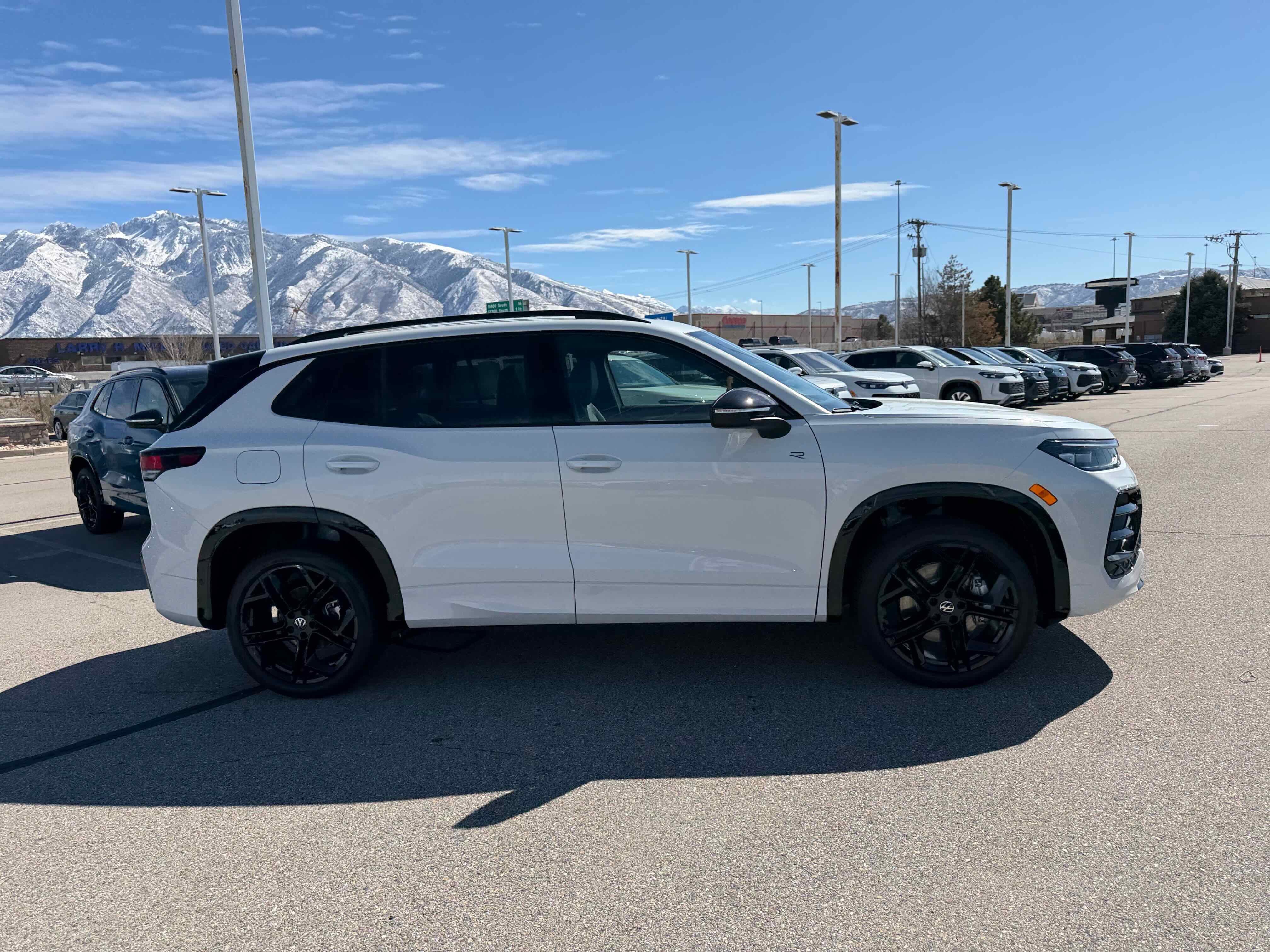 2026 Volkswagen Tiguan SE R-Line Black