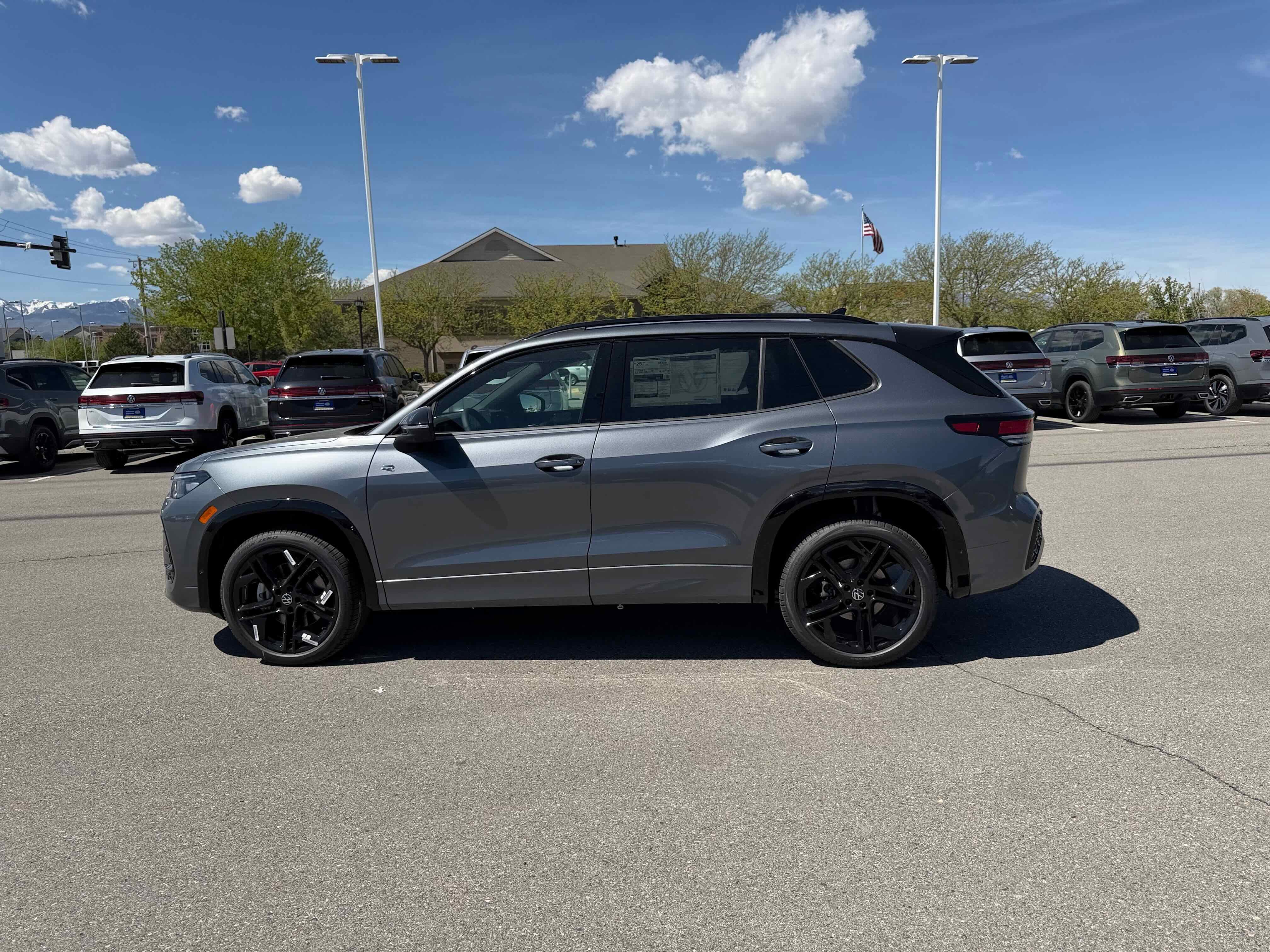 2026 Volkswagen Tiguan SE R-Line Black