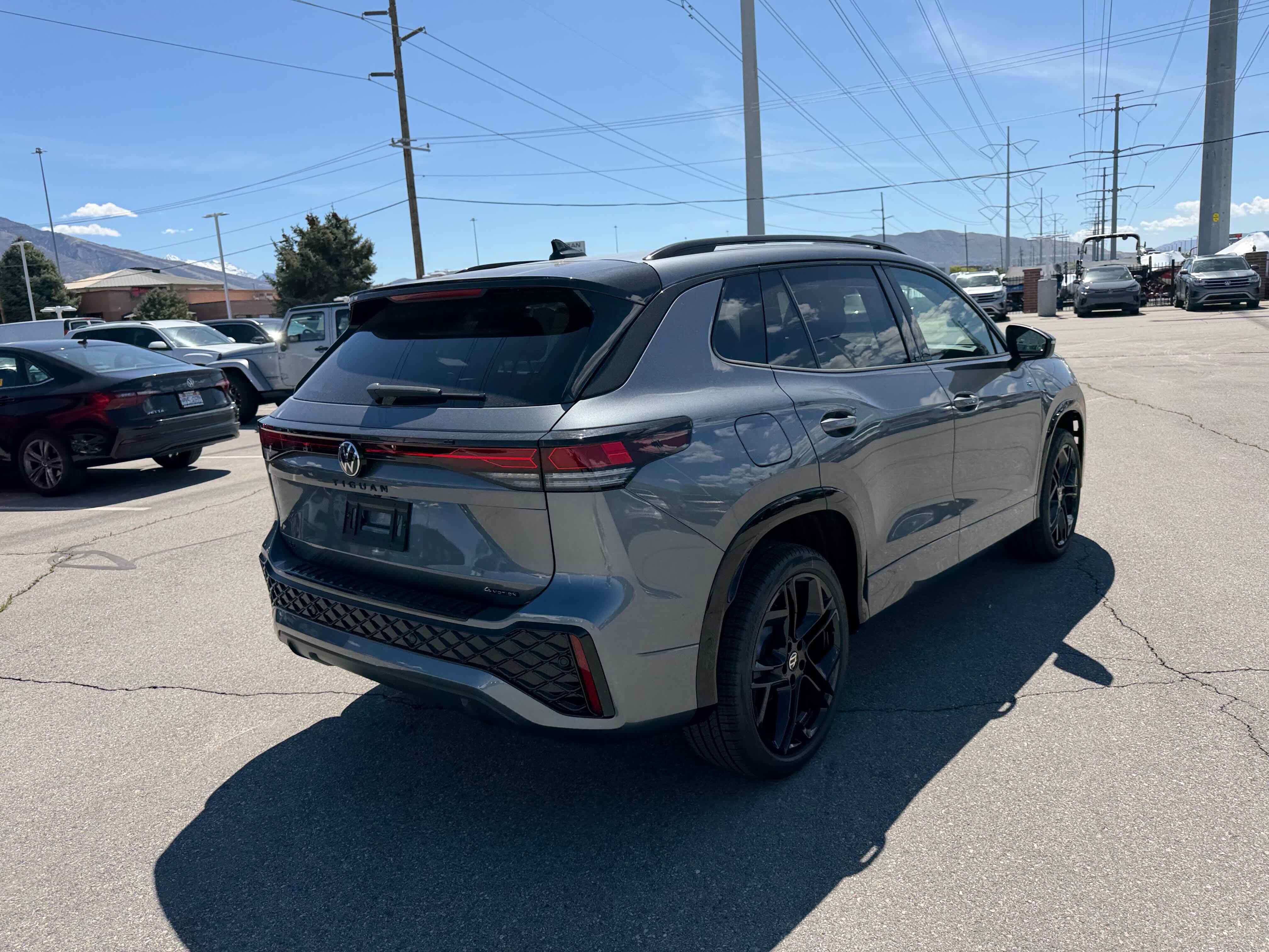 2026 Volkswagen Tiguan SE R-Line Black