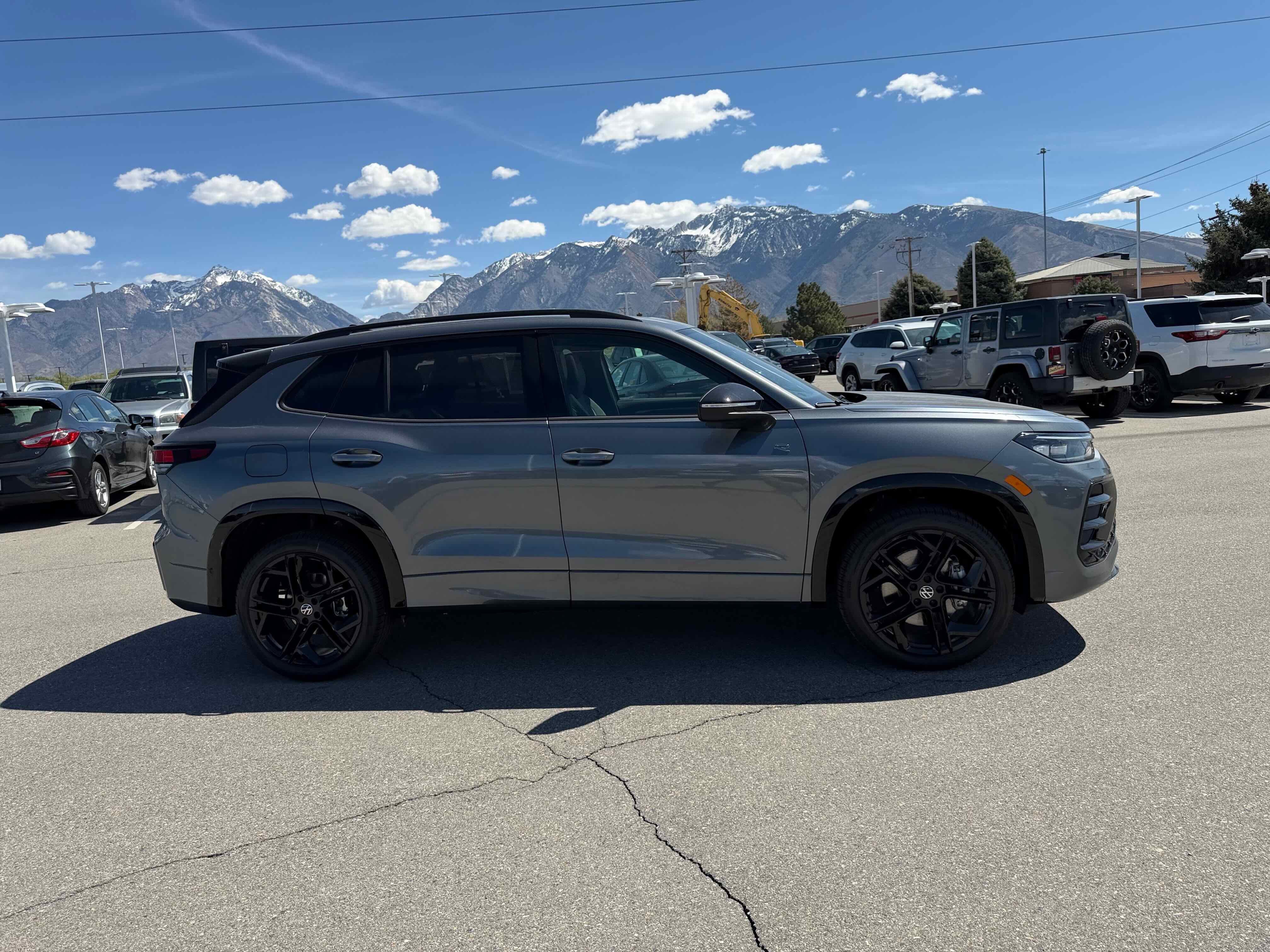 2026 Volkswagen Tiguan SE R-Line Black