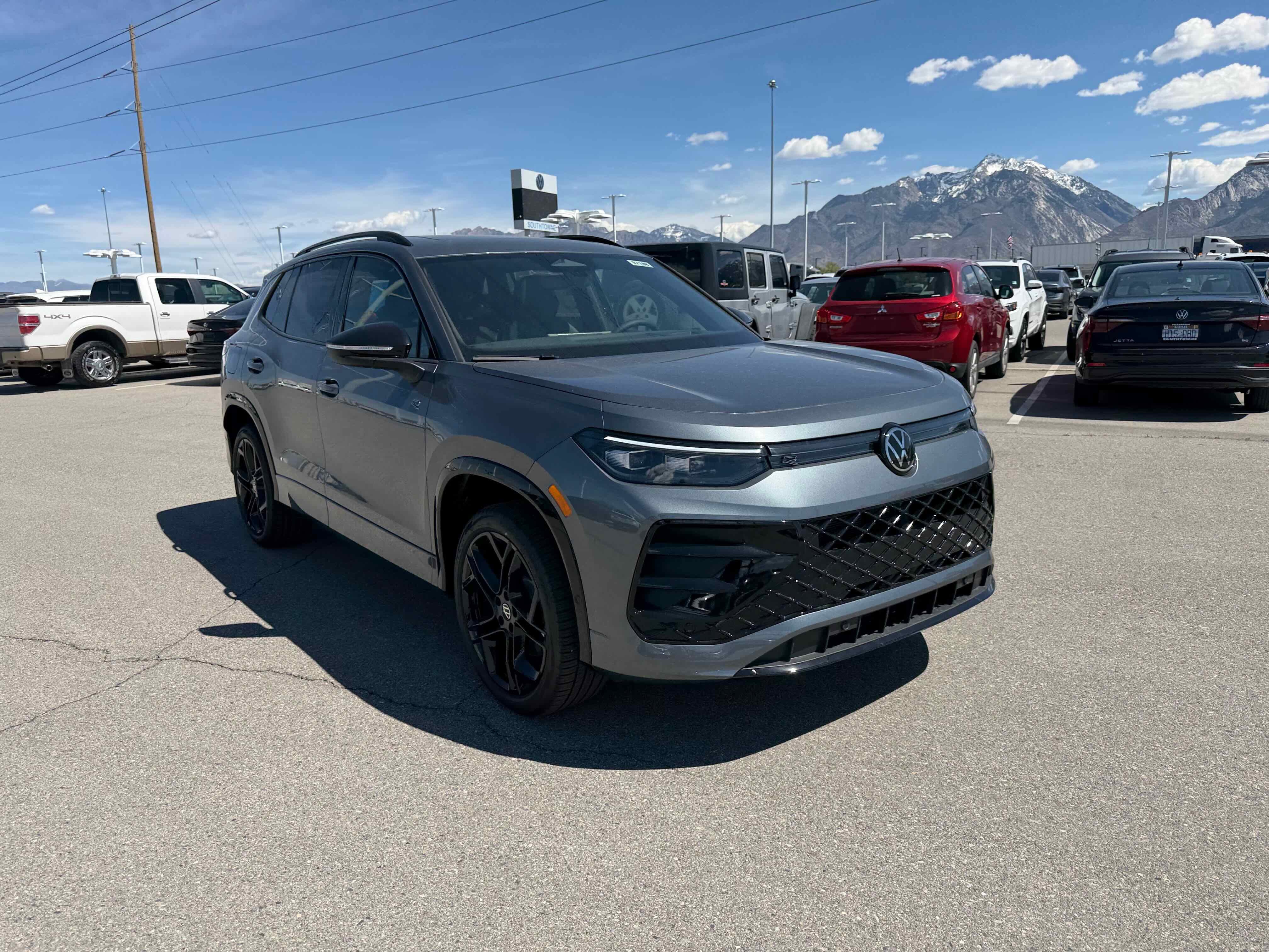 2026 Volkswagen Tiguan SE R-Line Black