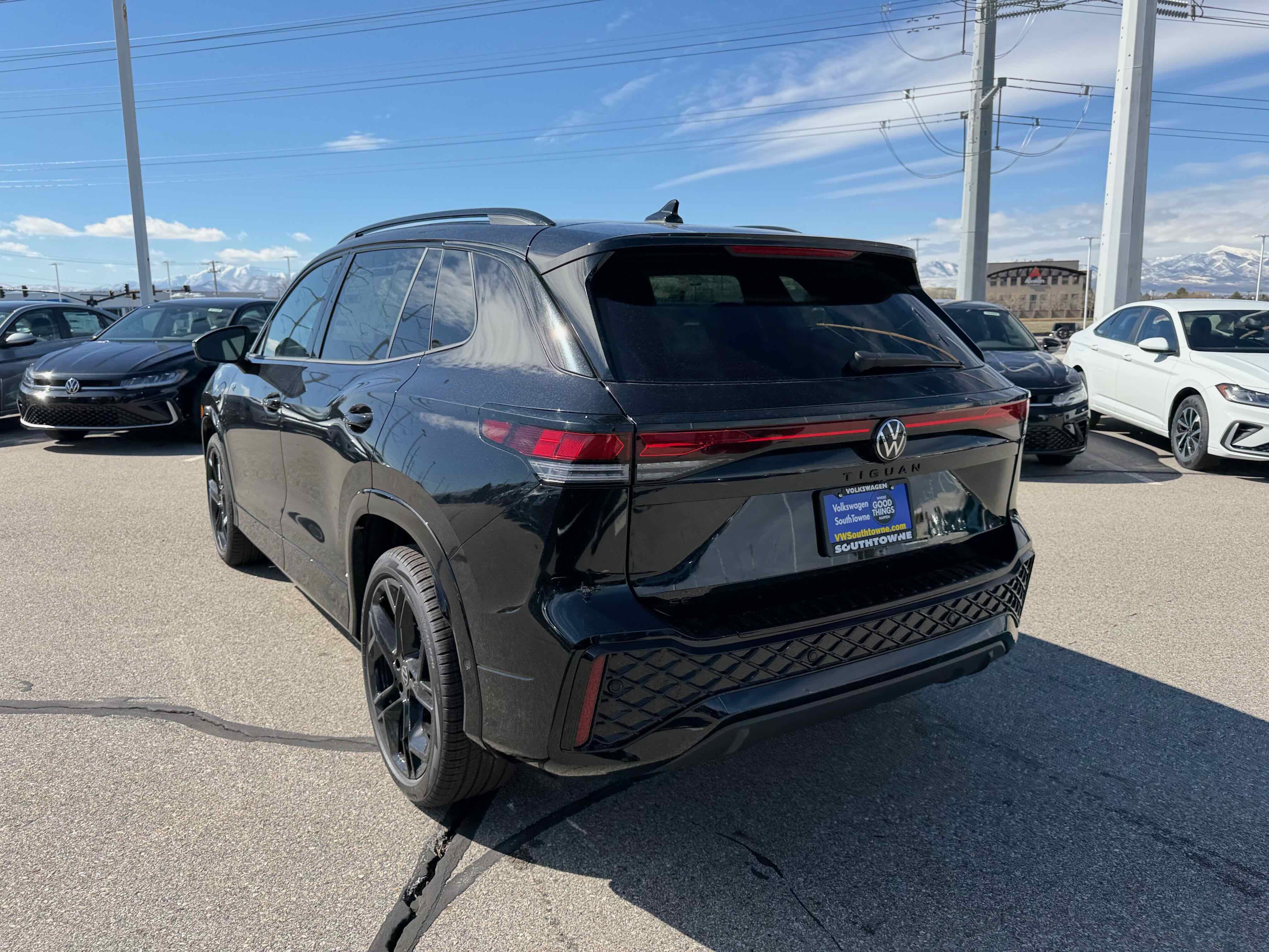 2026 Volkswagen Tiguan SE R-Line Black