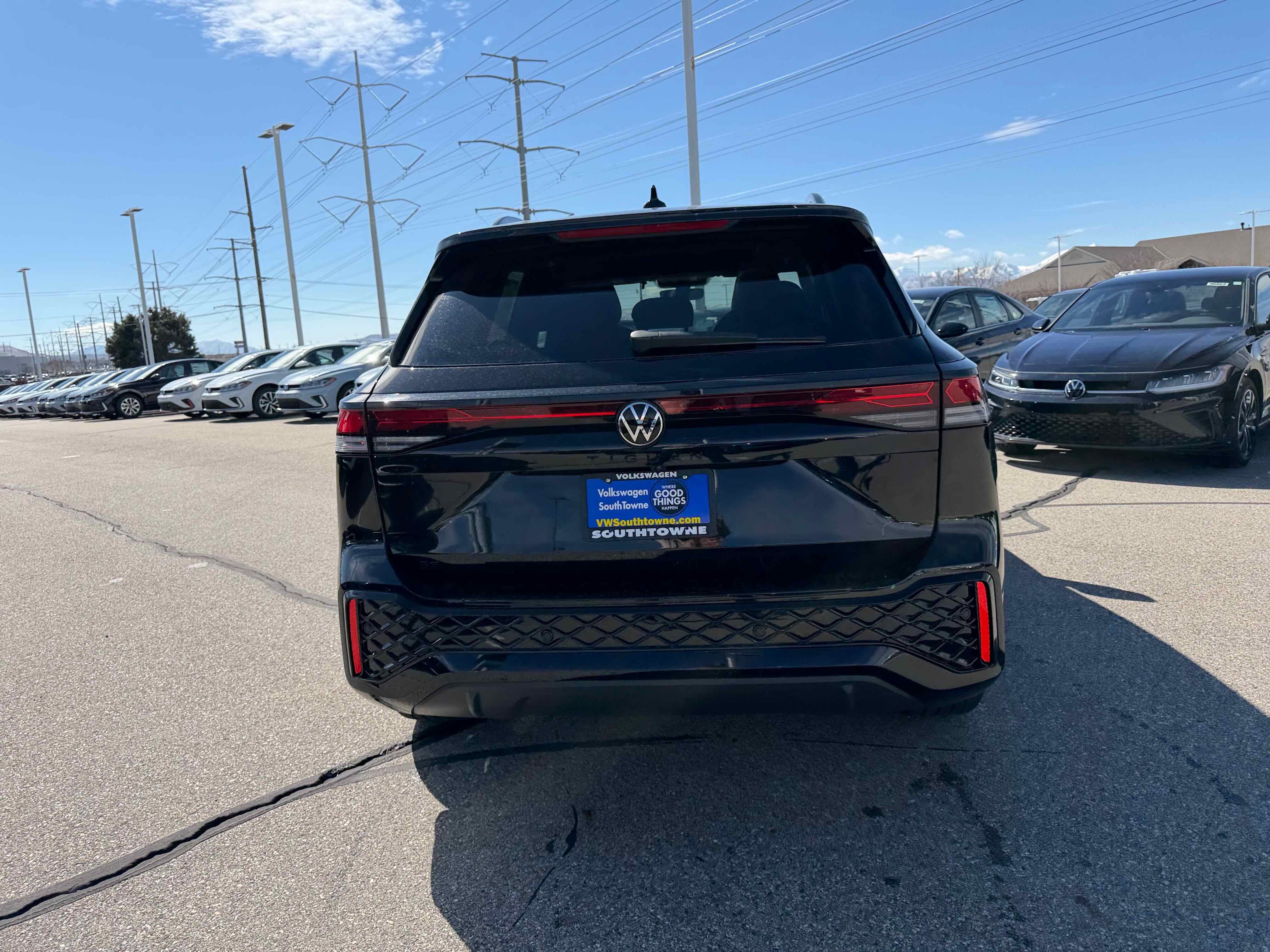 2026 Volkswagen Tiguan SE R-Line Black