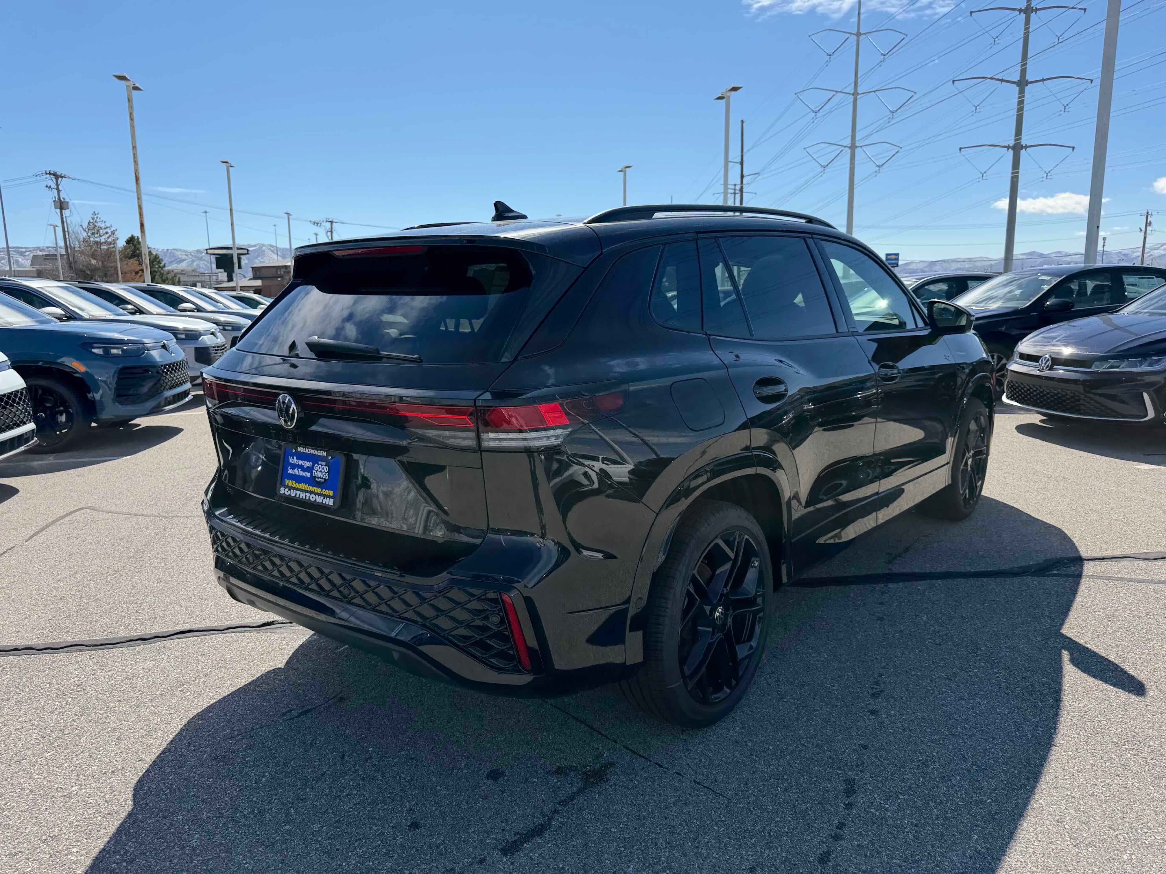 2026 Volkswagen Tiguan SE R-Line Black