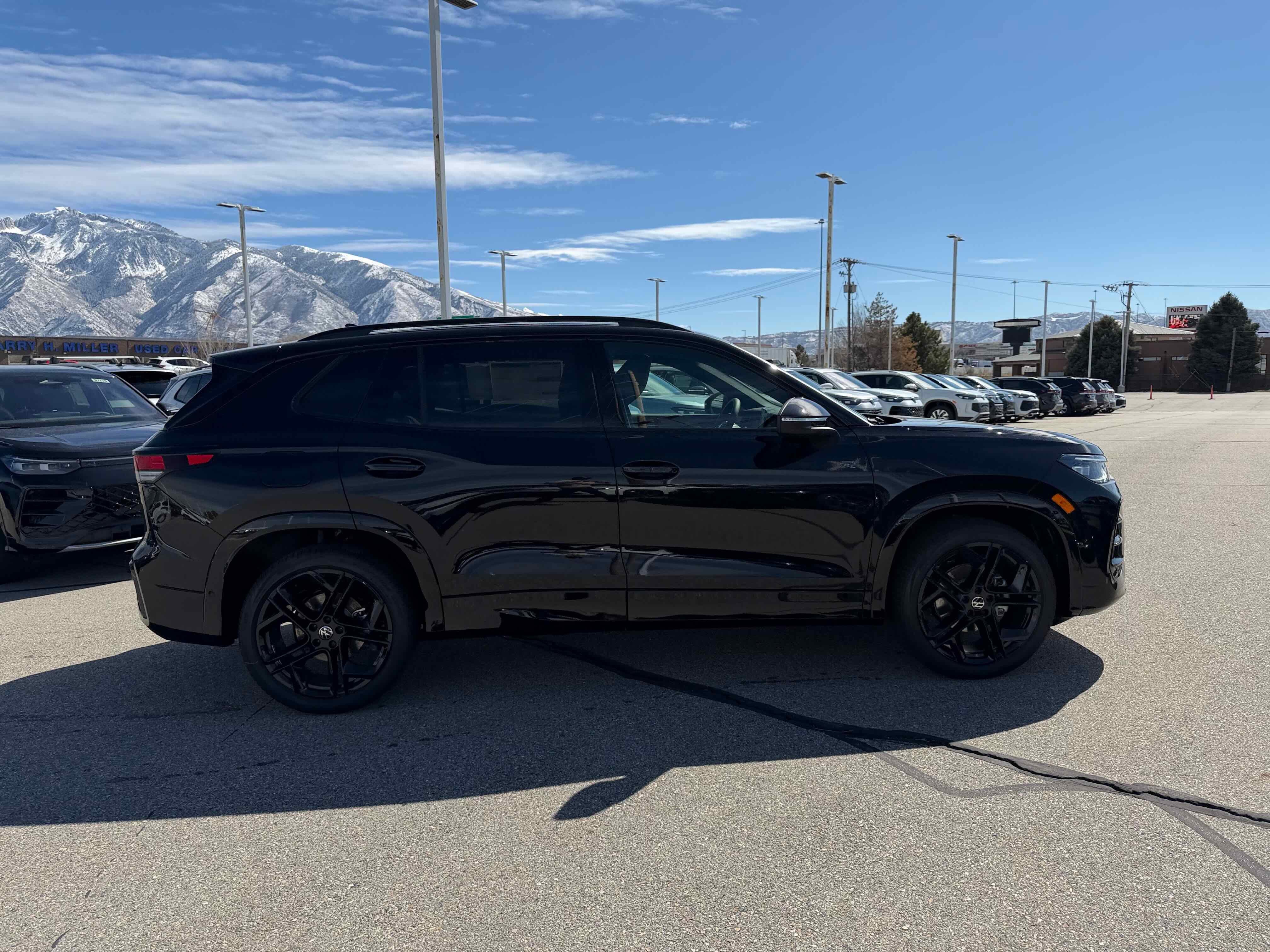 2026 Volkswagen Tiguan SE R-Line Black