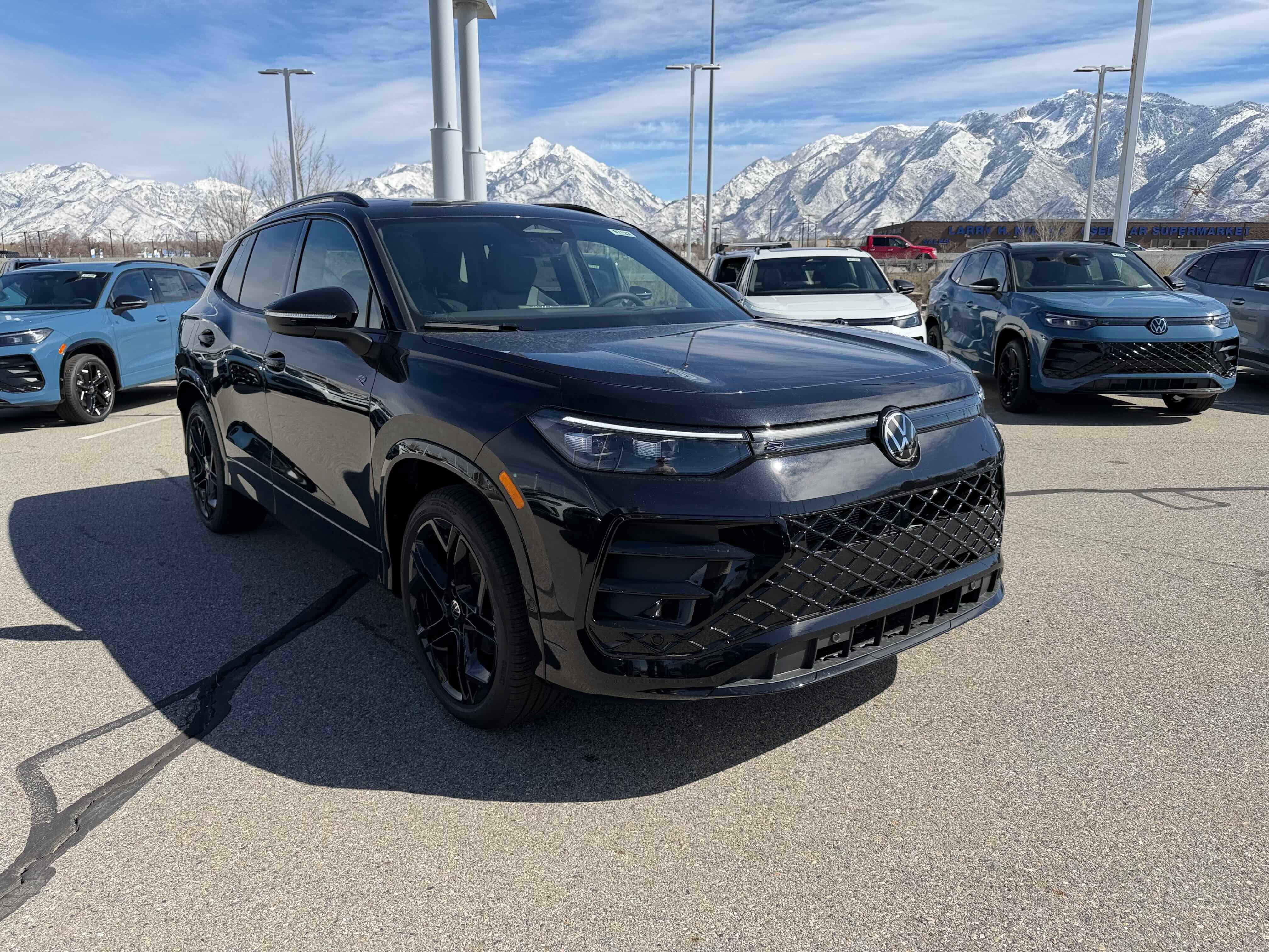 2026 Volkswagen Tiguan SE R-Line Black