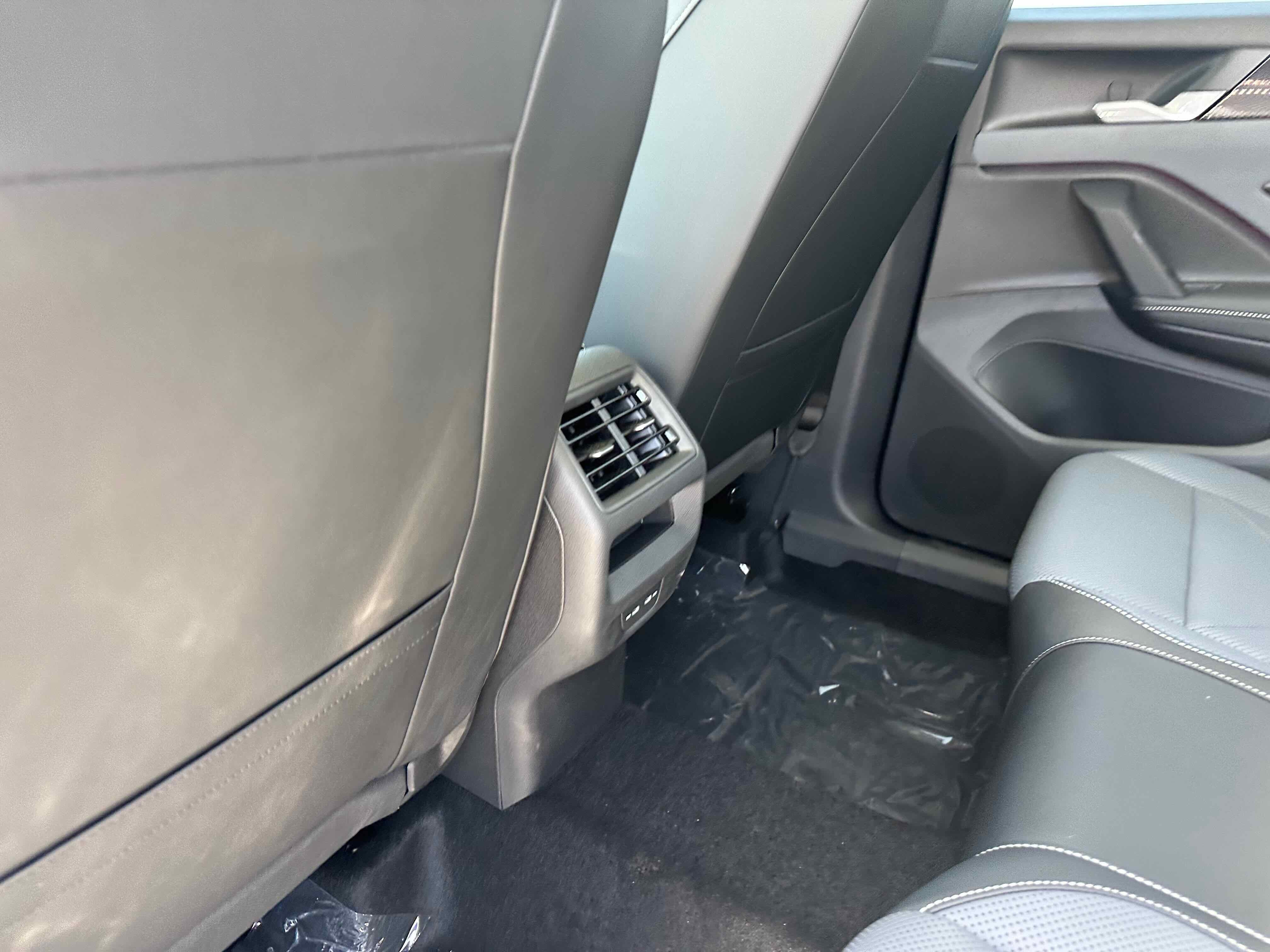 2025 Volkswagen Tiguan SE