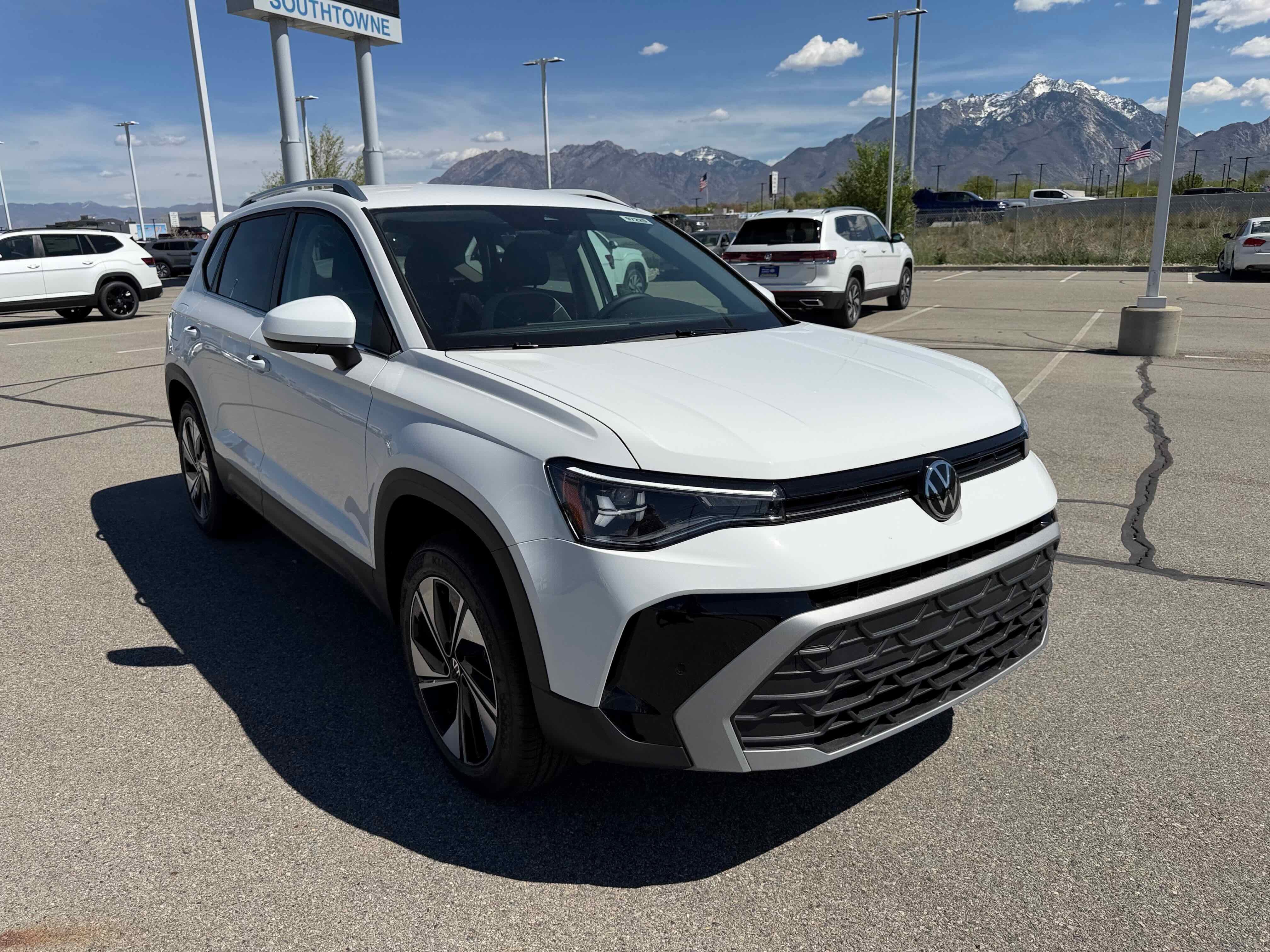 2026 Volkswagen Taos SE