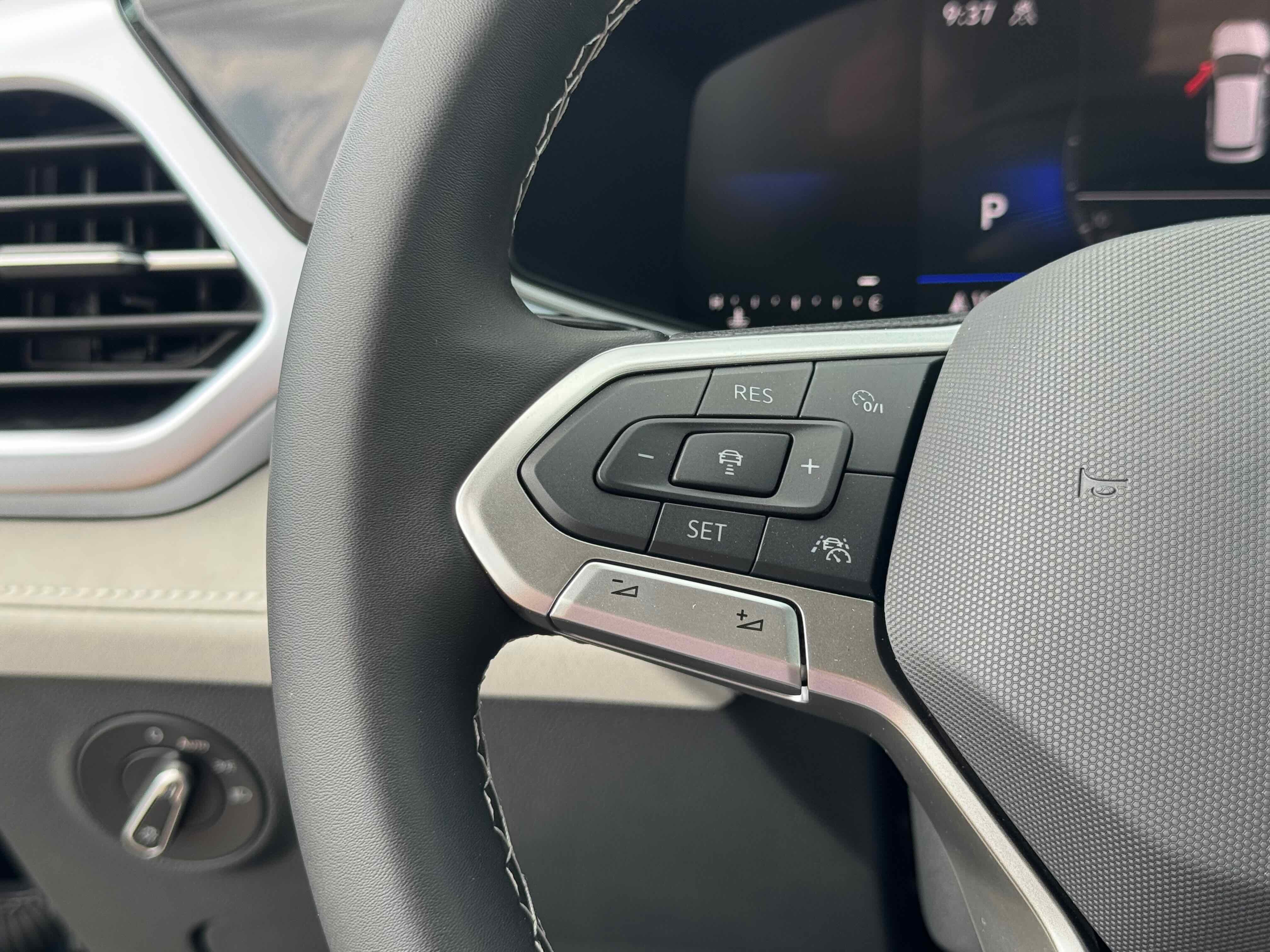 2025 Volkswagen Taos SE