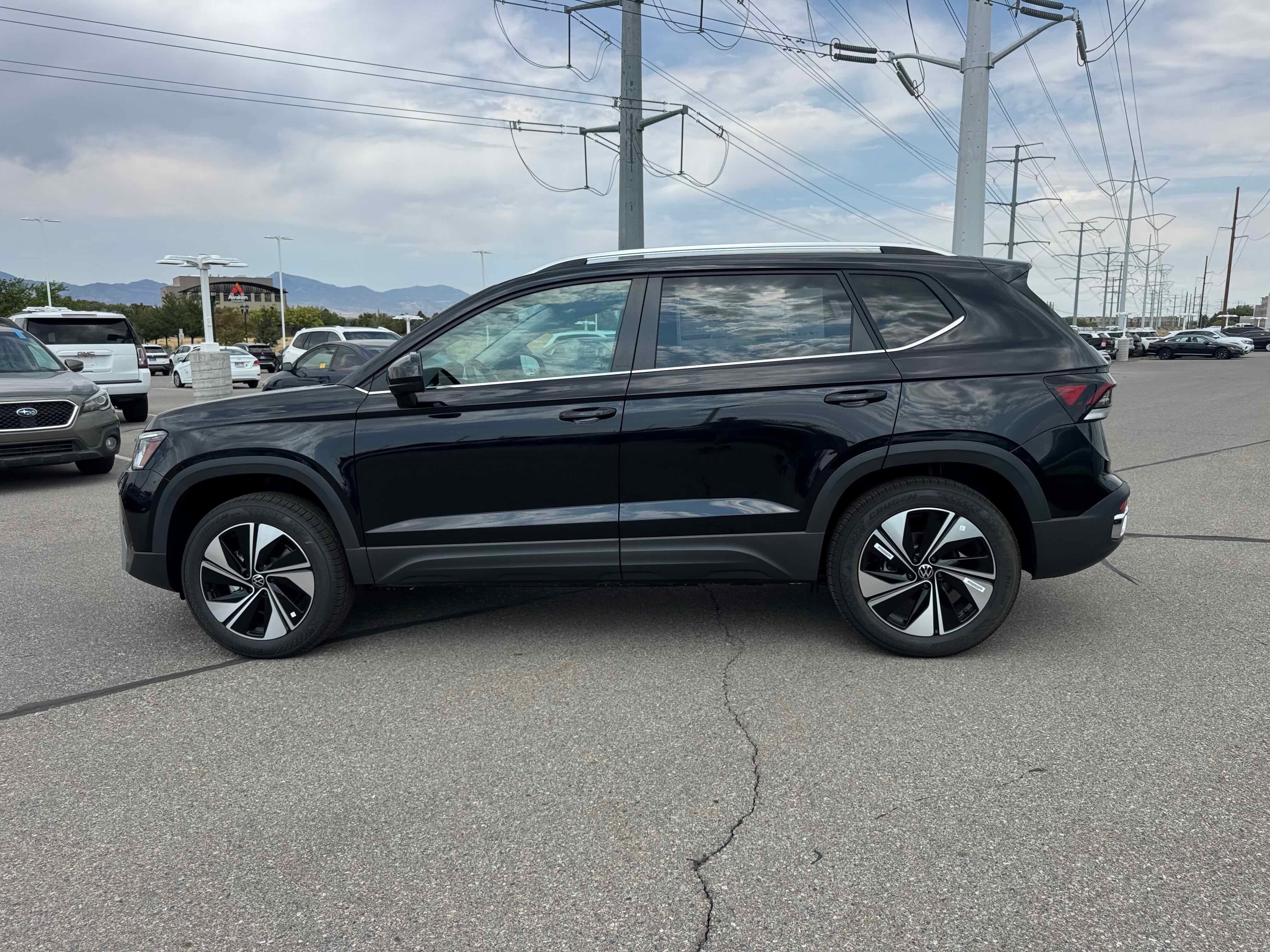 2025 Volkswagen Taos SE