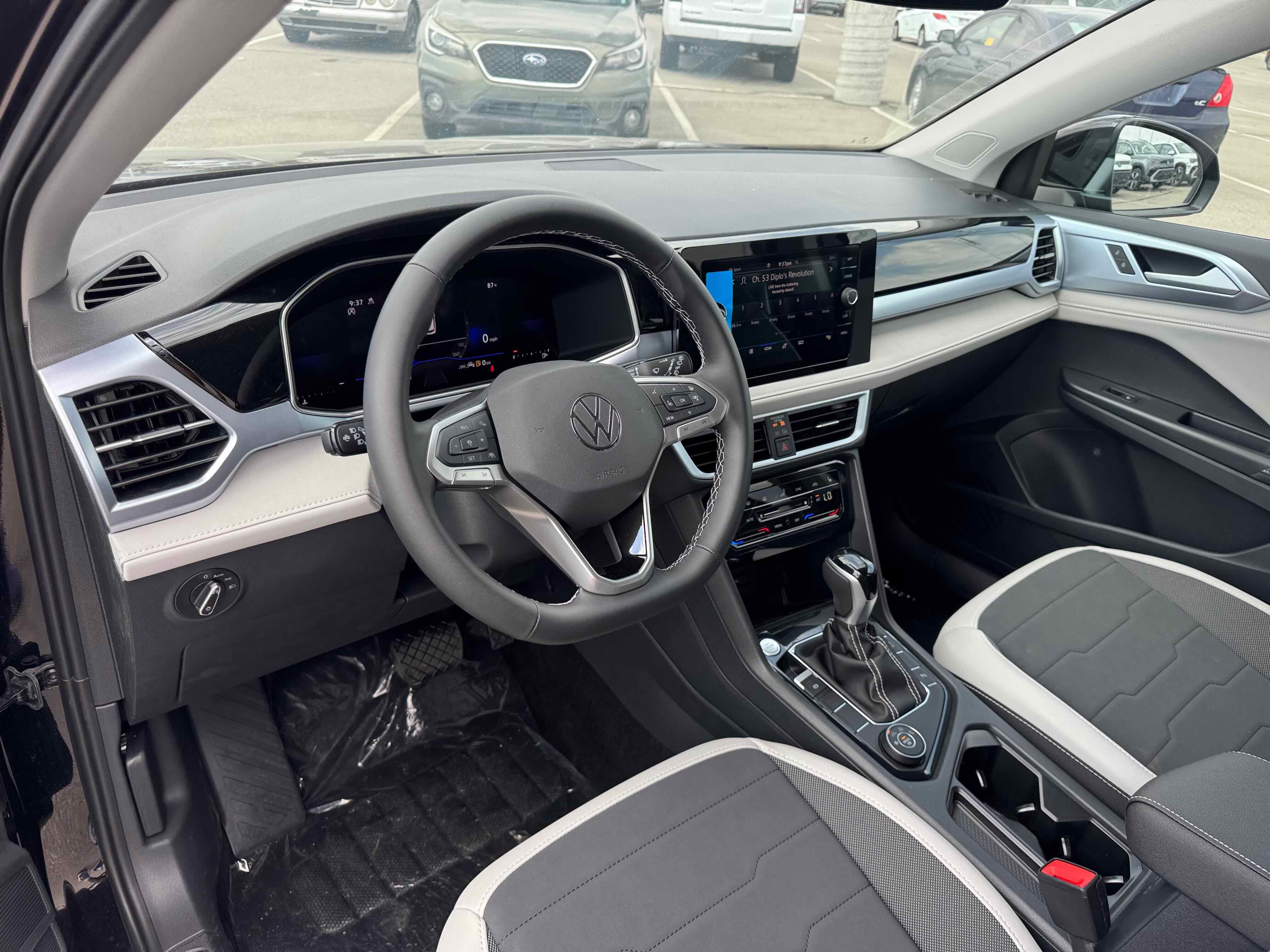 2025 Volkswagen Taos SE