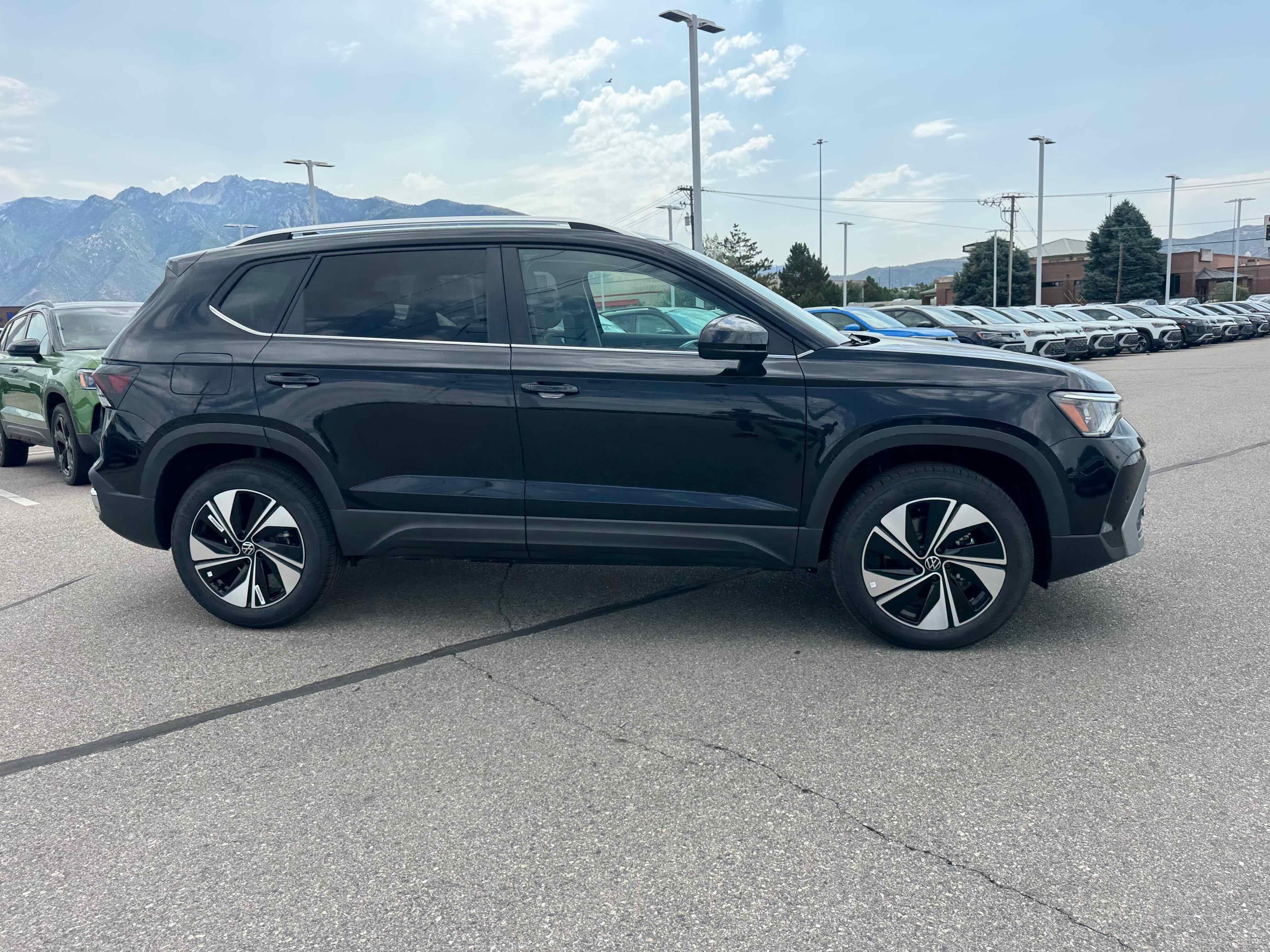 2025 Volkswagen Taos SE