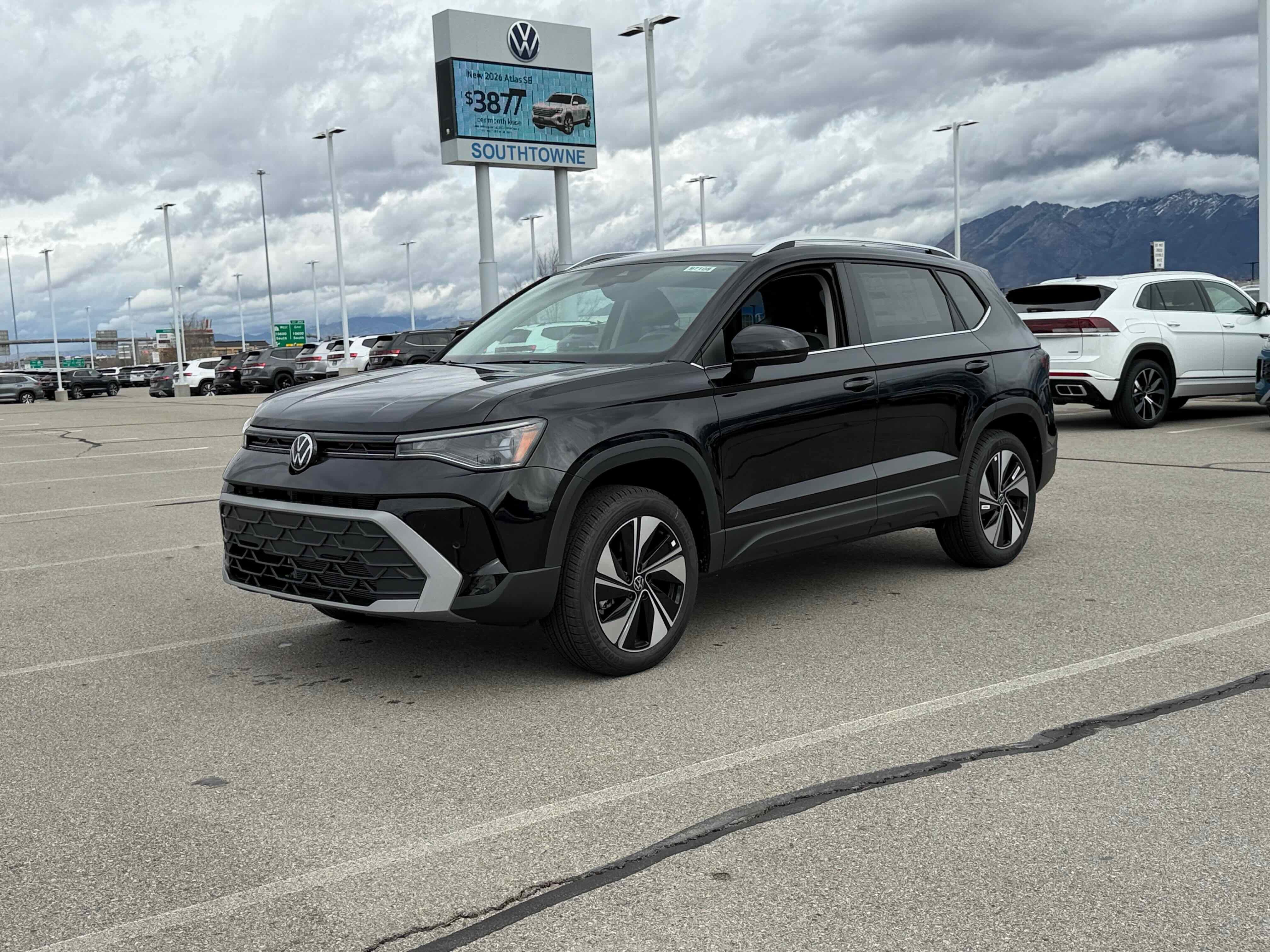 2026 Volkswagen Taos SE