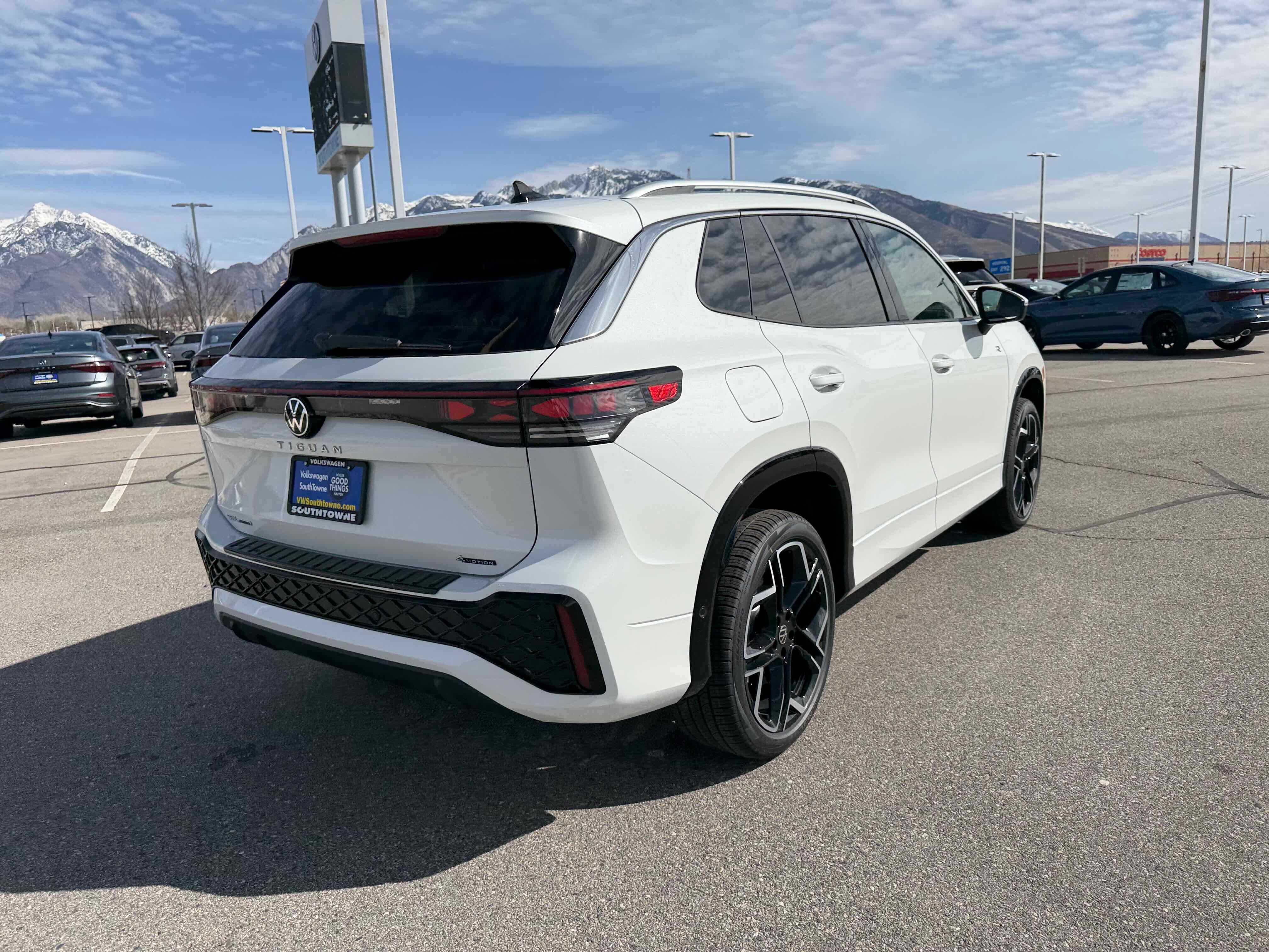 2026 Volkswagen Tiguan SEL R-Line Turbo