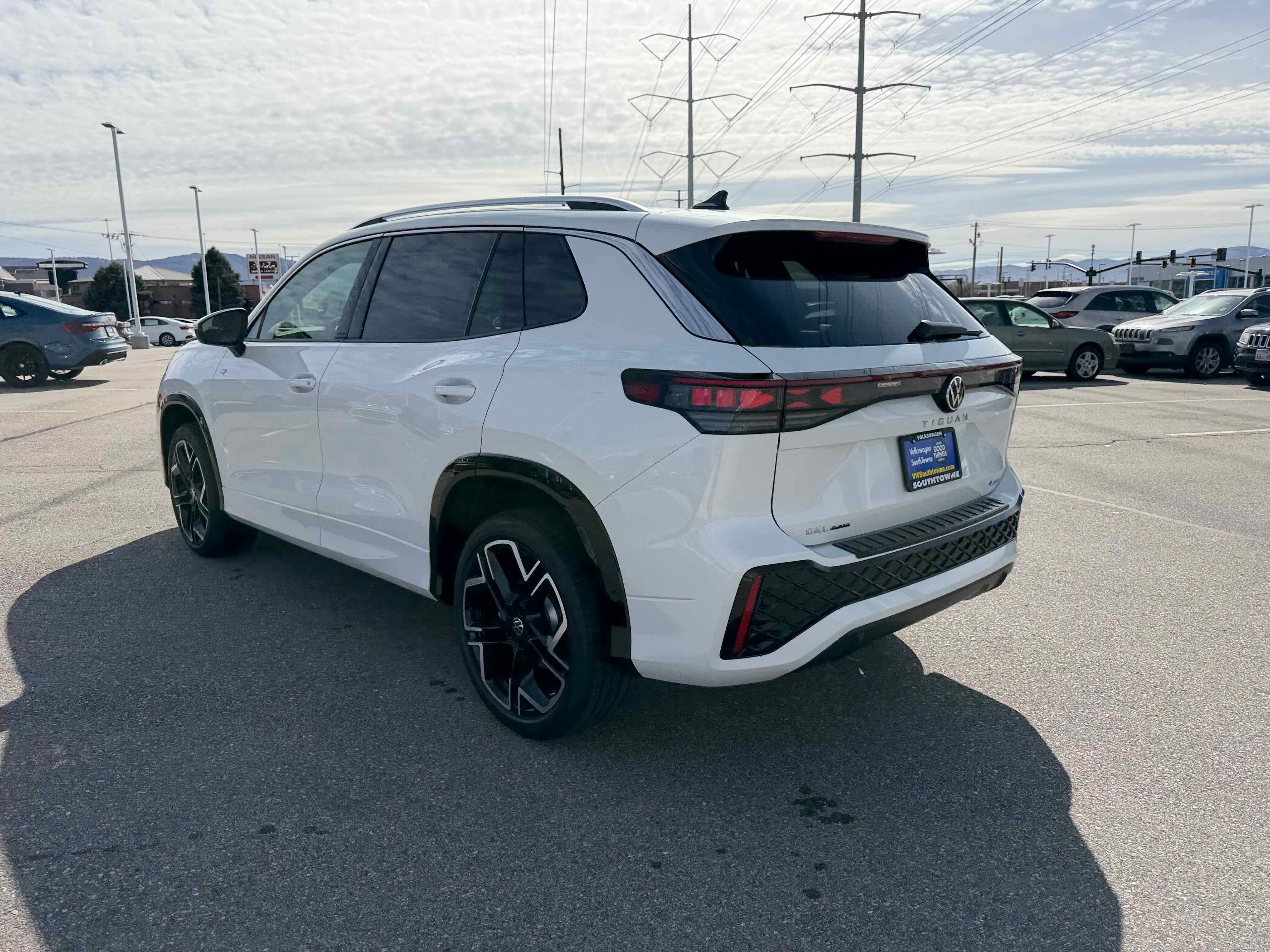 2026 Volkswagen Tiguan SEL R-Line Turbo